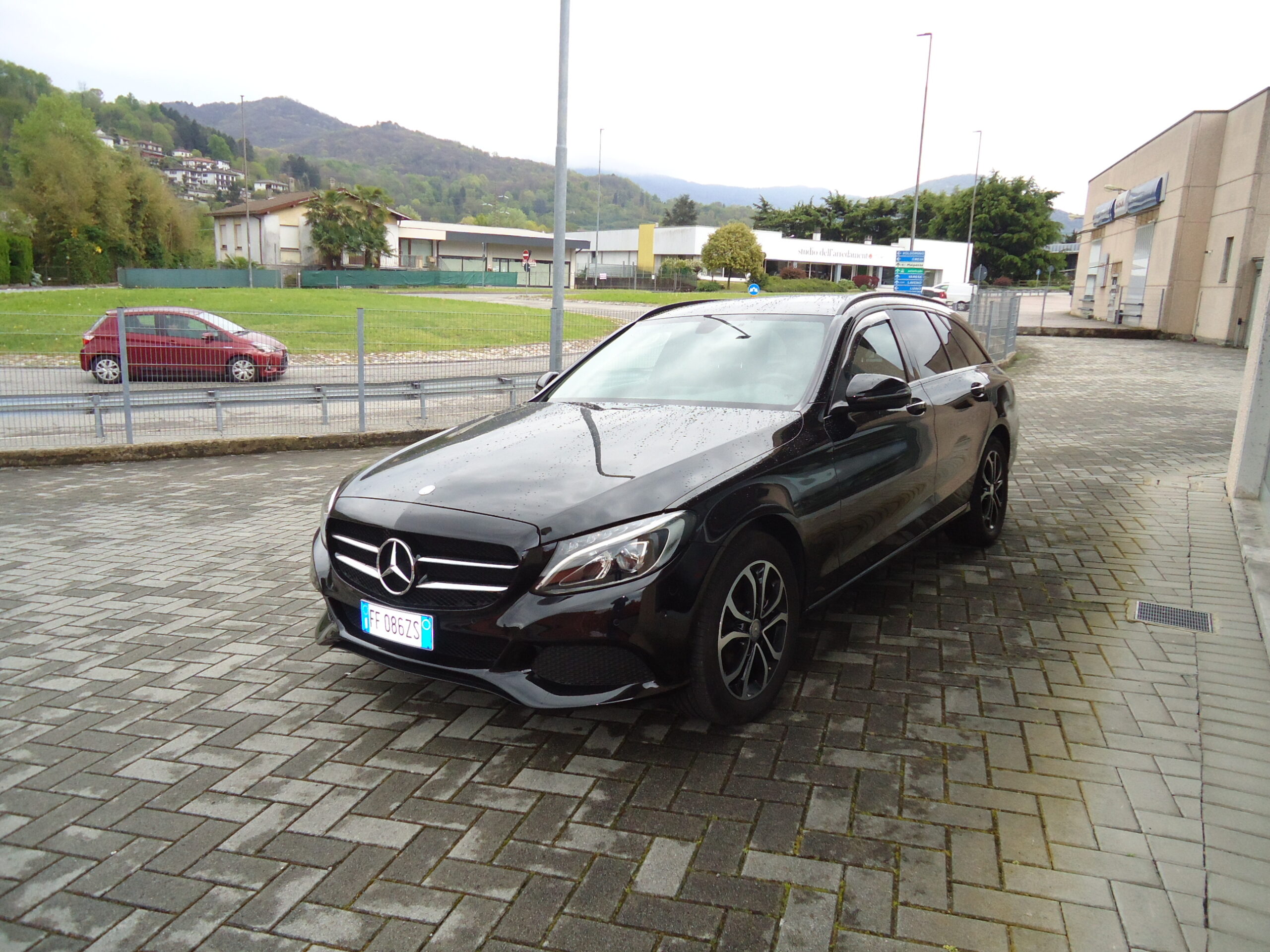 
								Mercedes C 220 D SW full									
