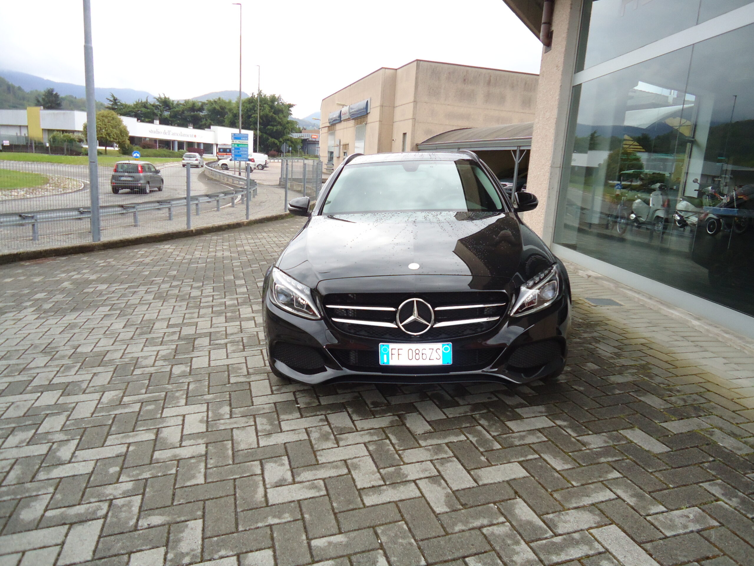 
								Mercedes C 220 D SW full									