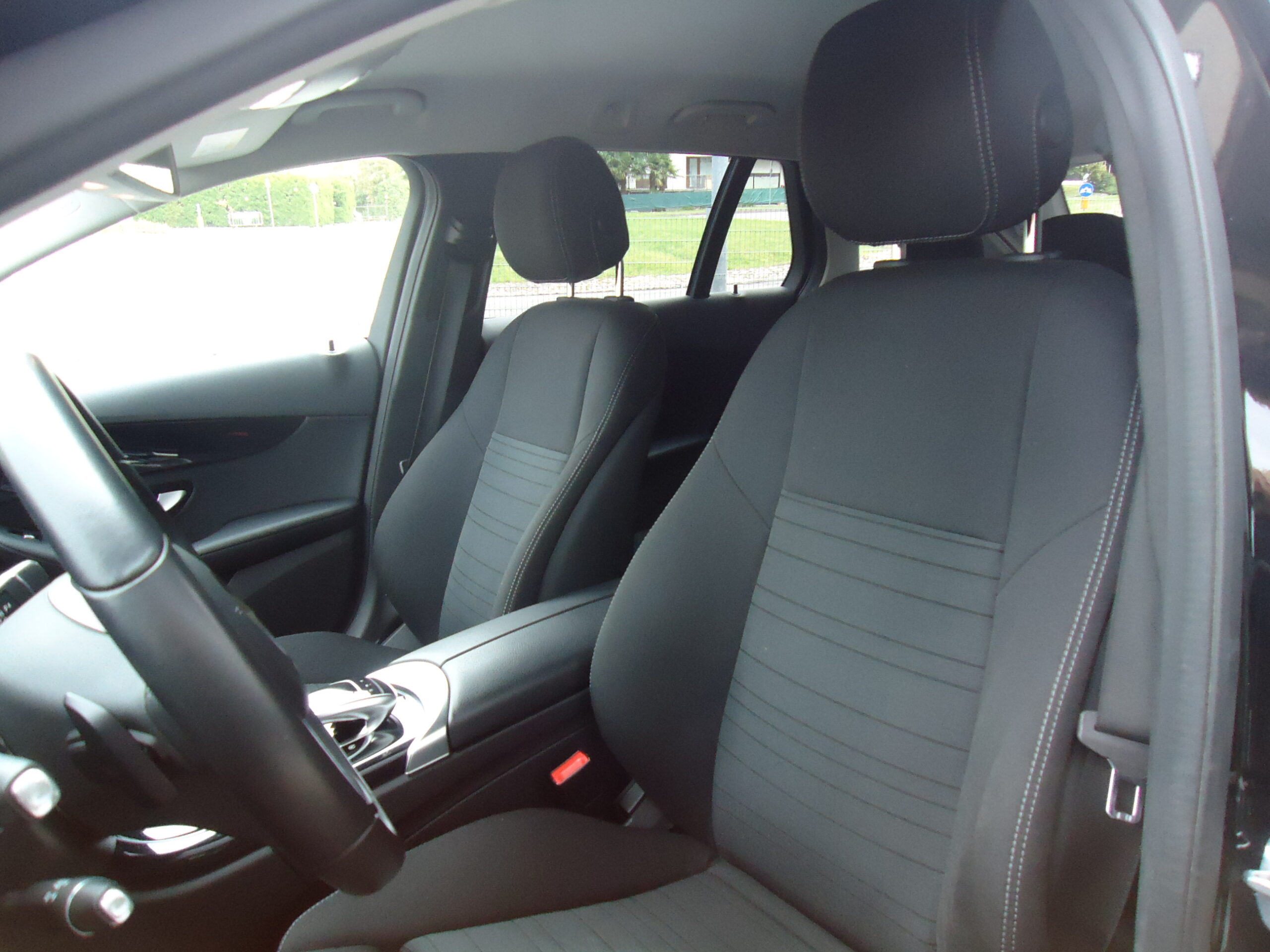 
								Mercedes C 220 D SW full									