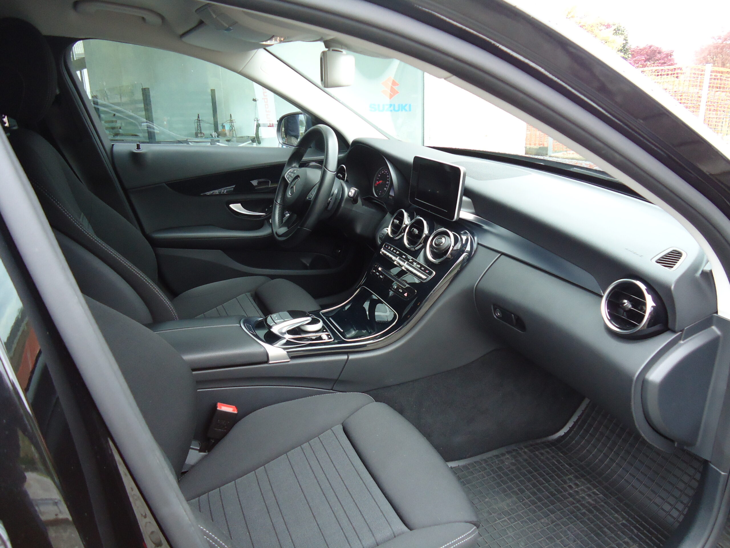 
								Mercedes C 220 D SW full									