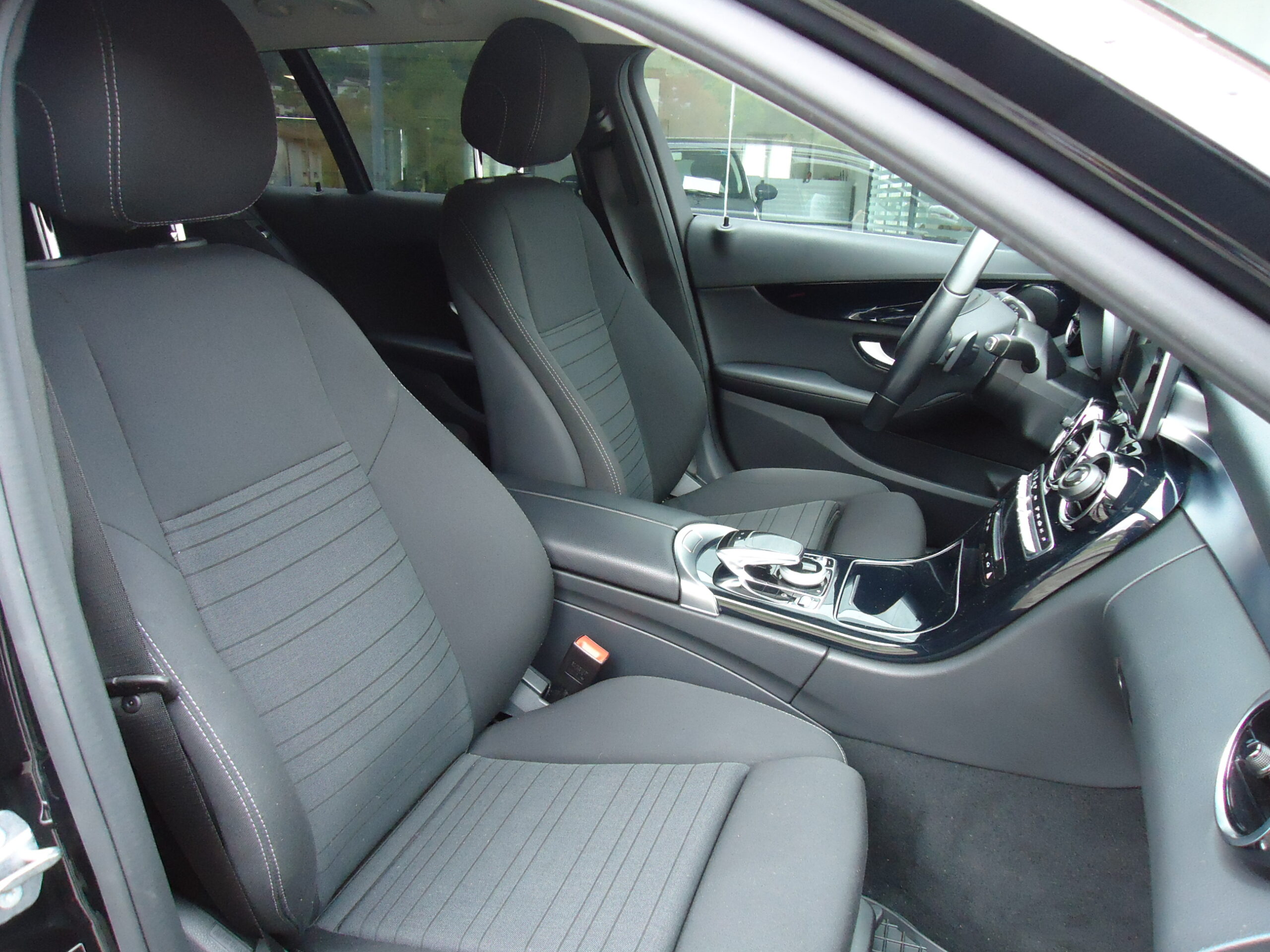 
								Mercedes C 220 D SW full									
