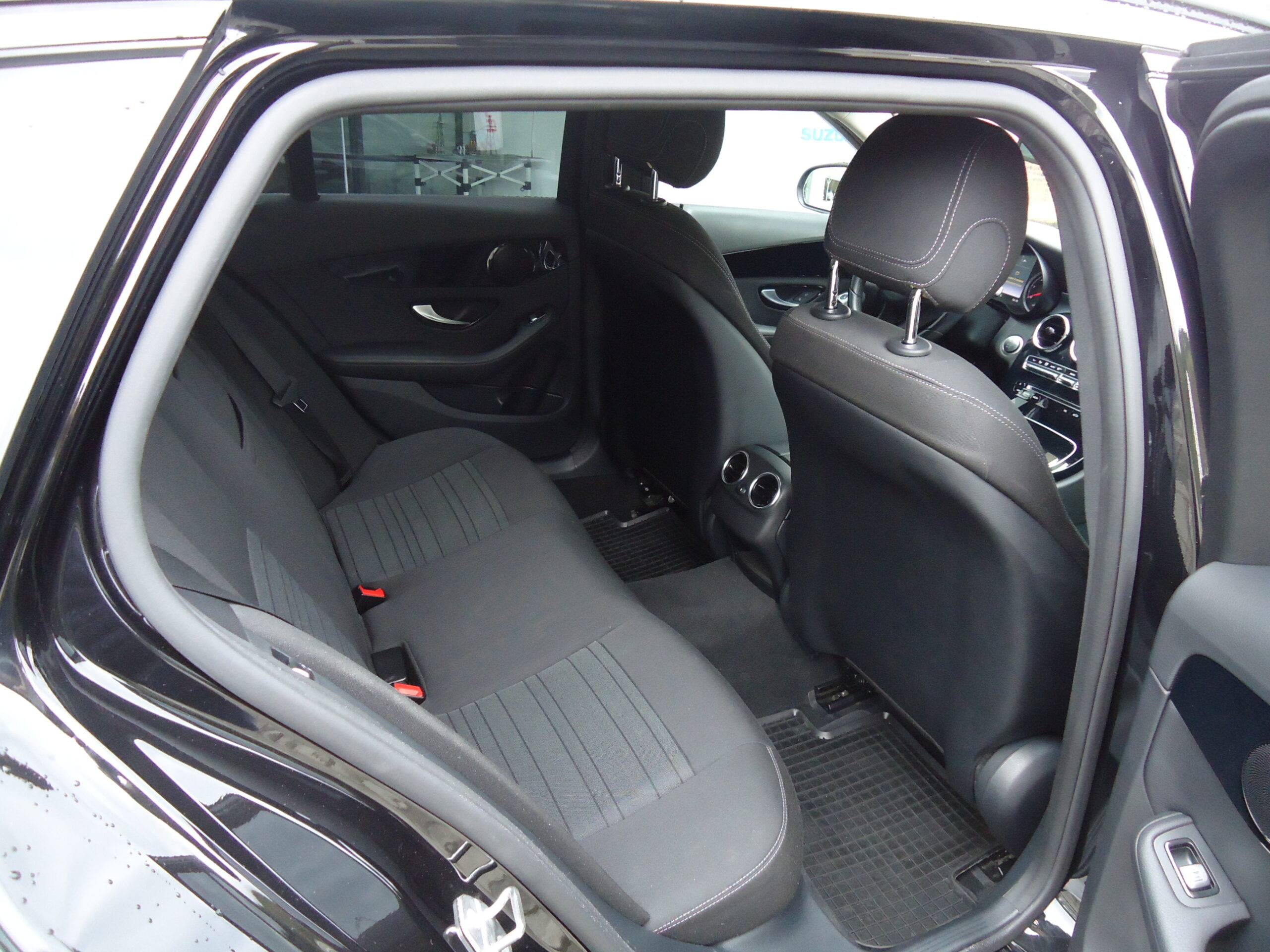 
								Mercedes C 220 D SW full									