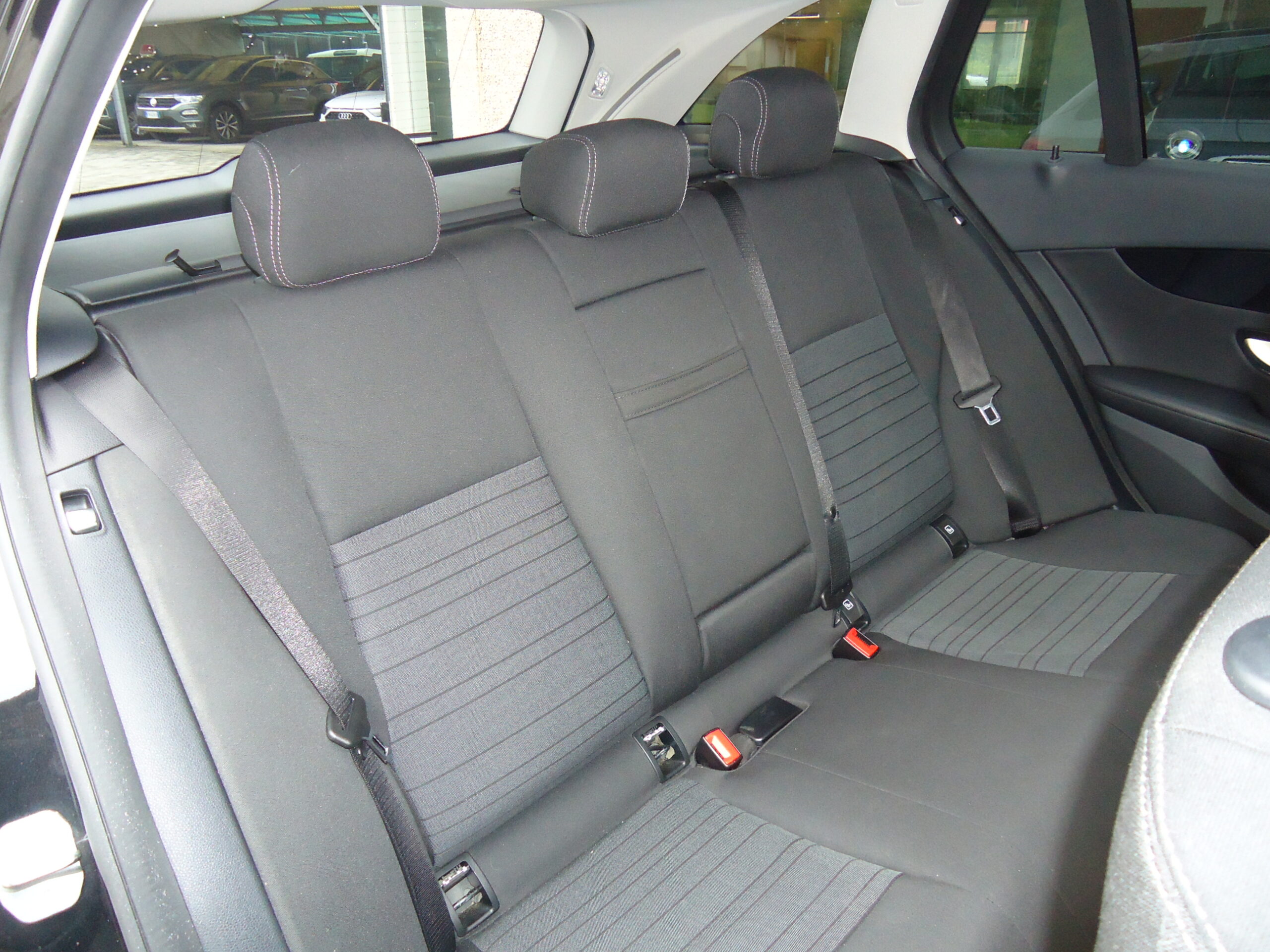 
								Mercedes C 220 D SW full									