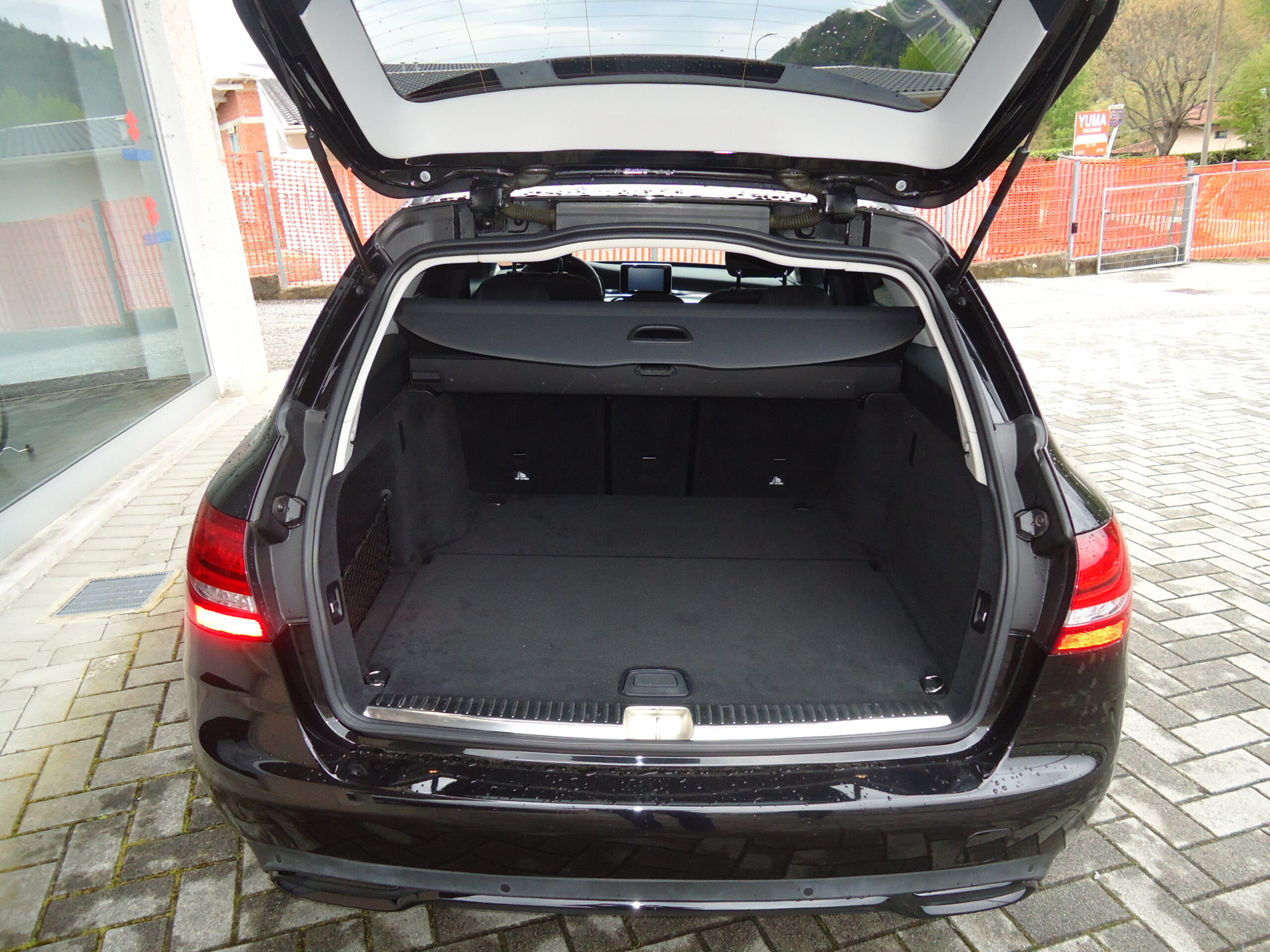 
								Mercedes C 220 D SW full									