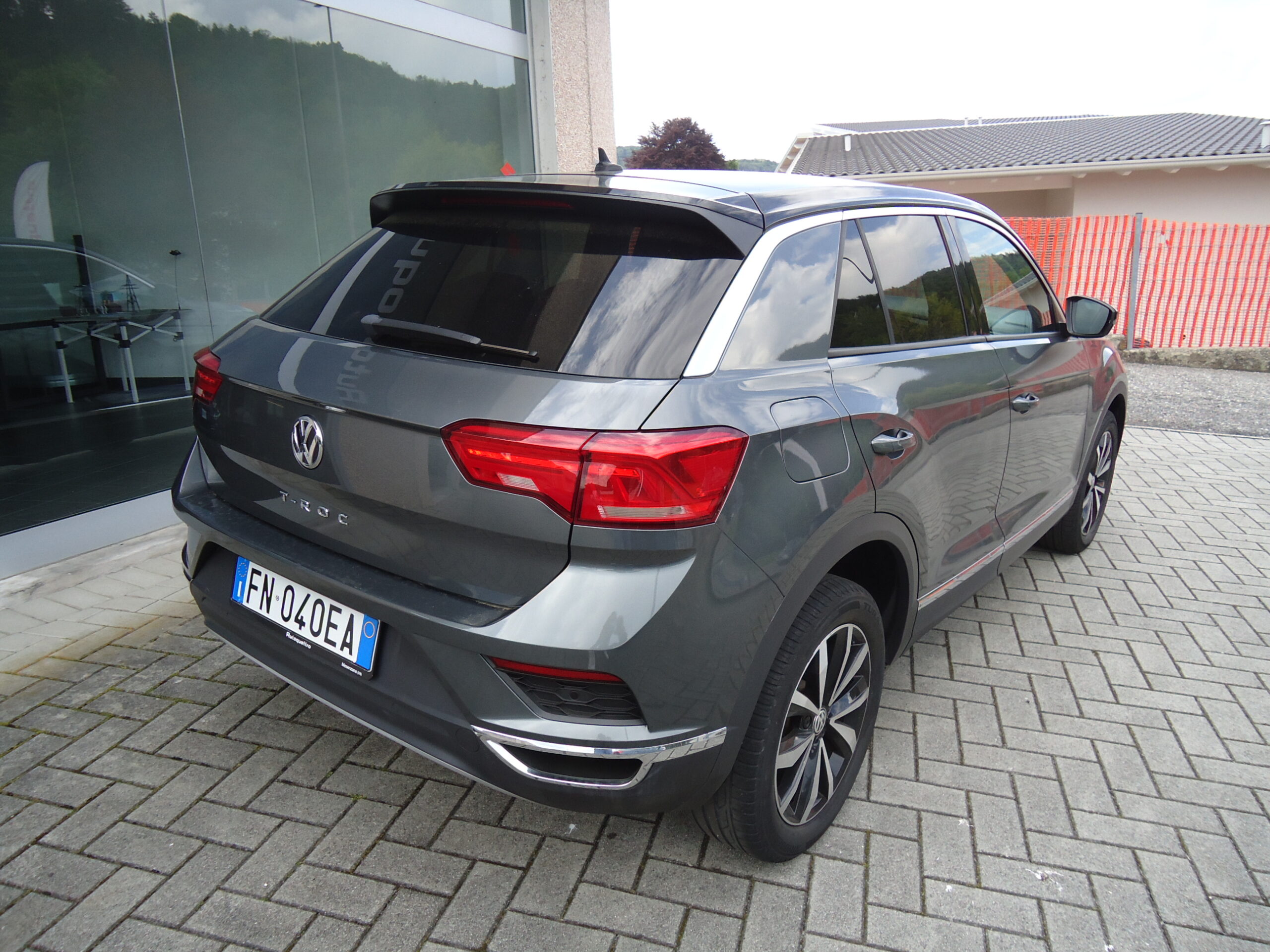 
								VW T-ROC 2018 full									