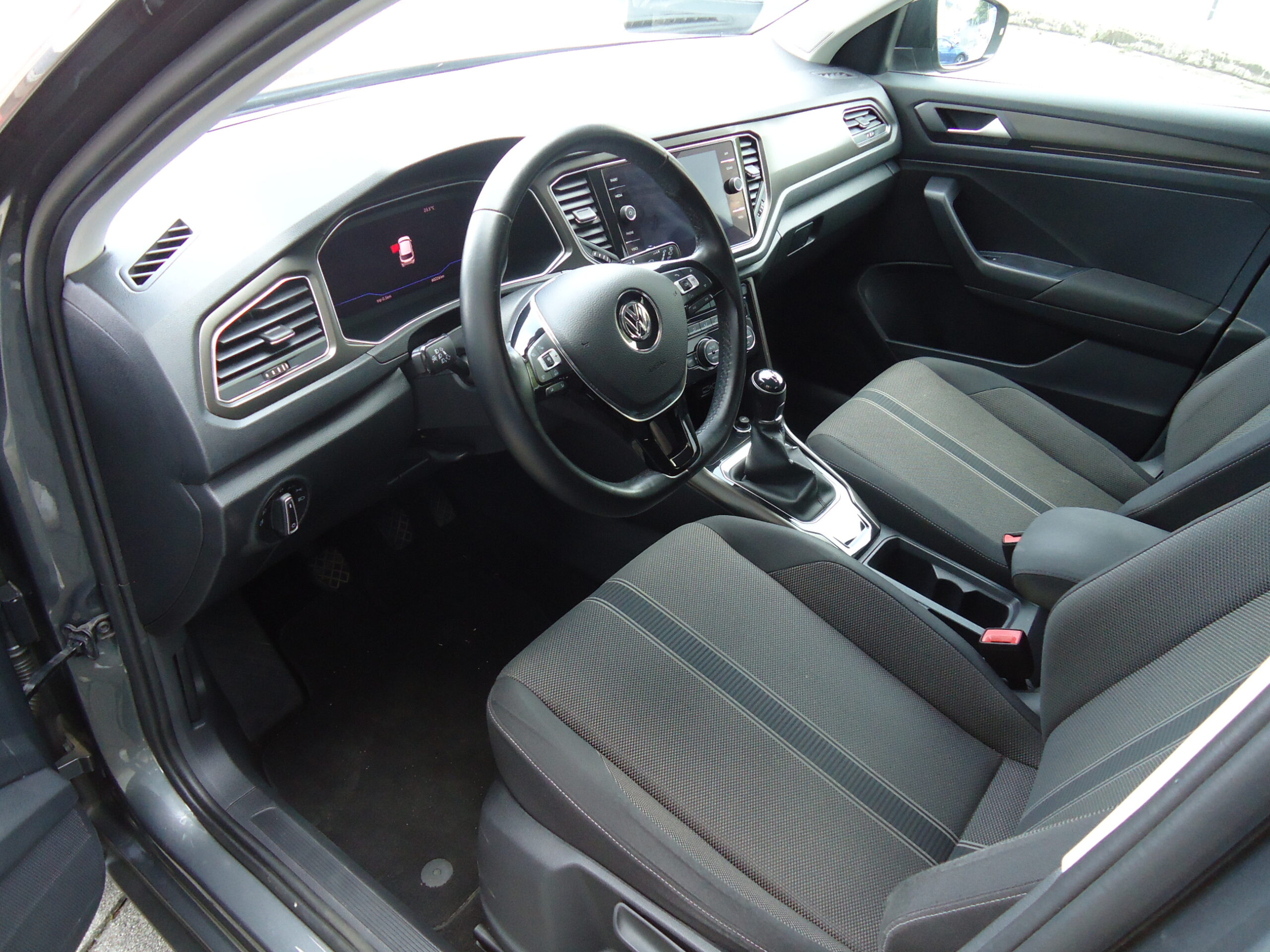 
								VW T-ROC 2018 full									