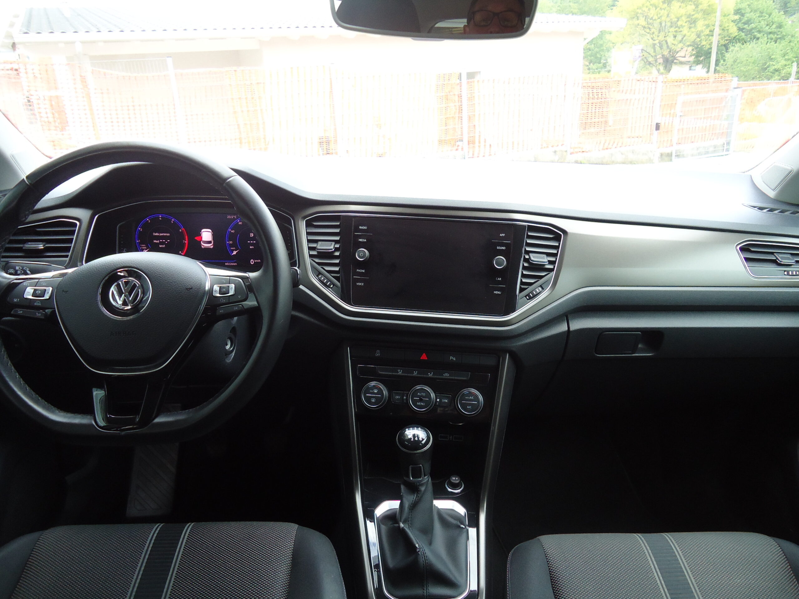 
								VW T-ROC 2018 full									