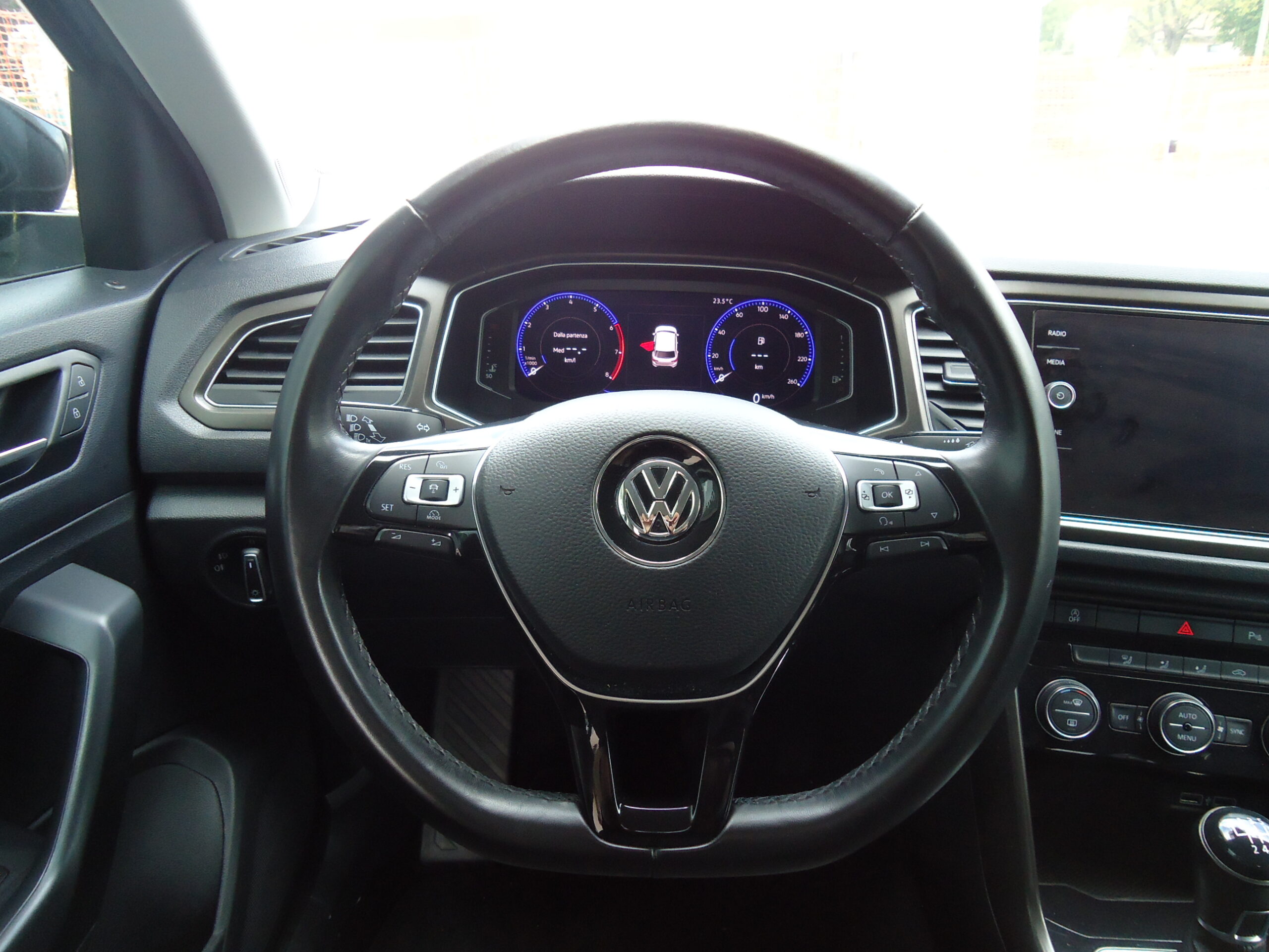 
								VW T-ROC 2018 full									