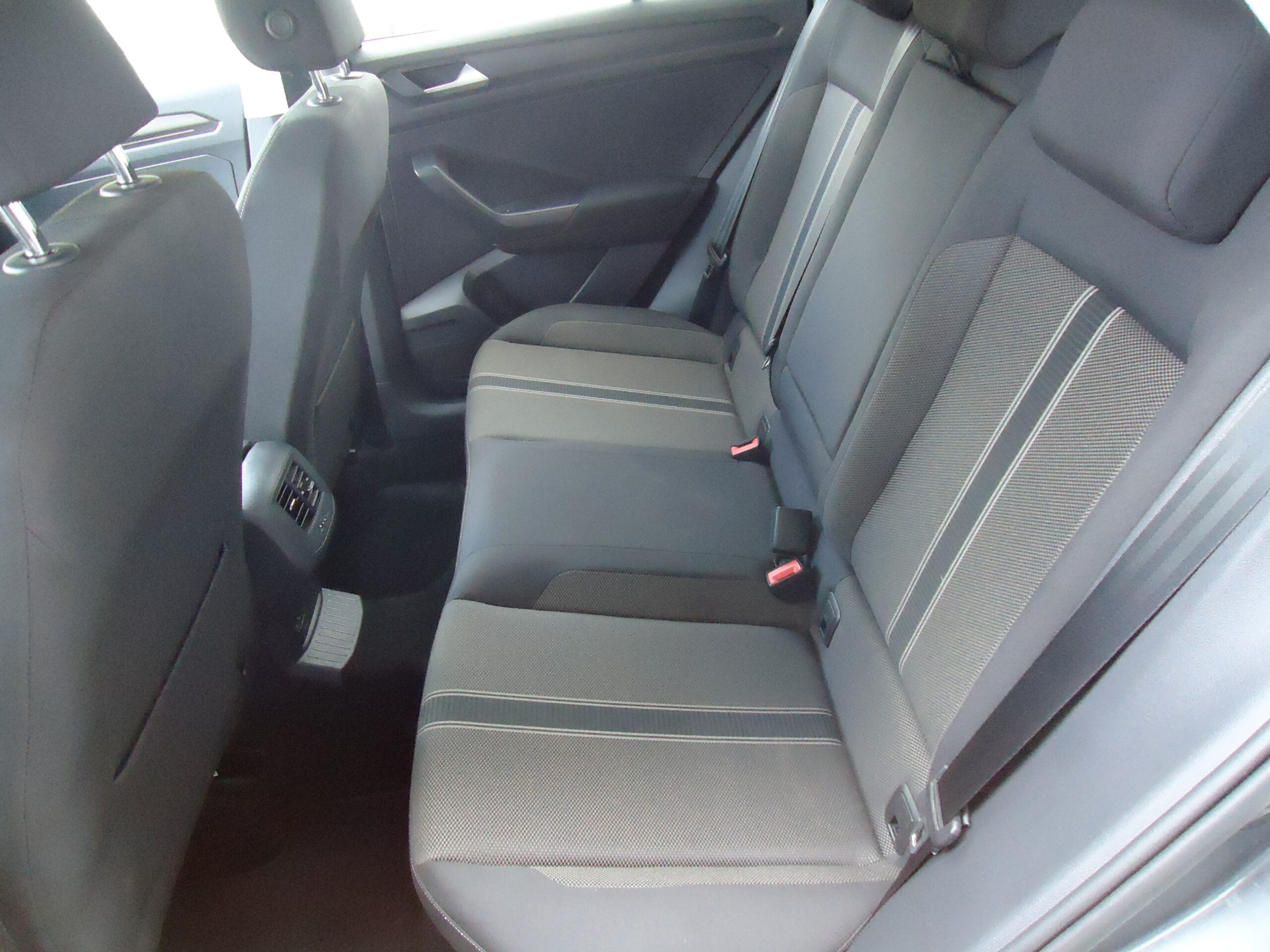
								VW T-ROC 2018 full									