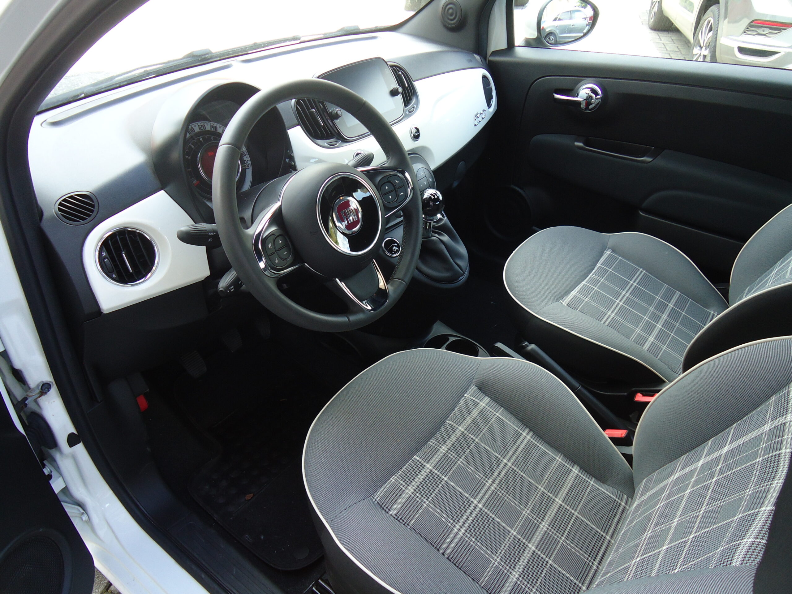 
								Fiat 500 full									