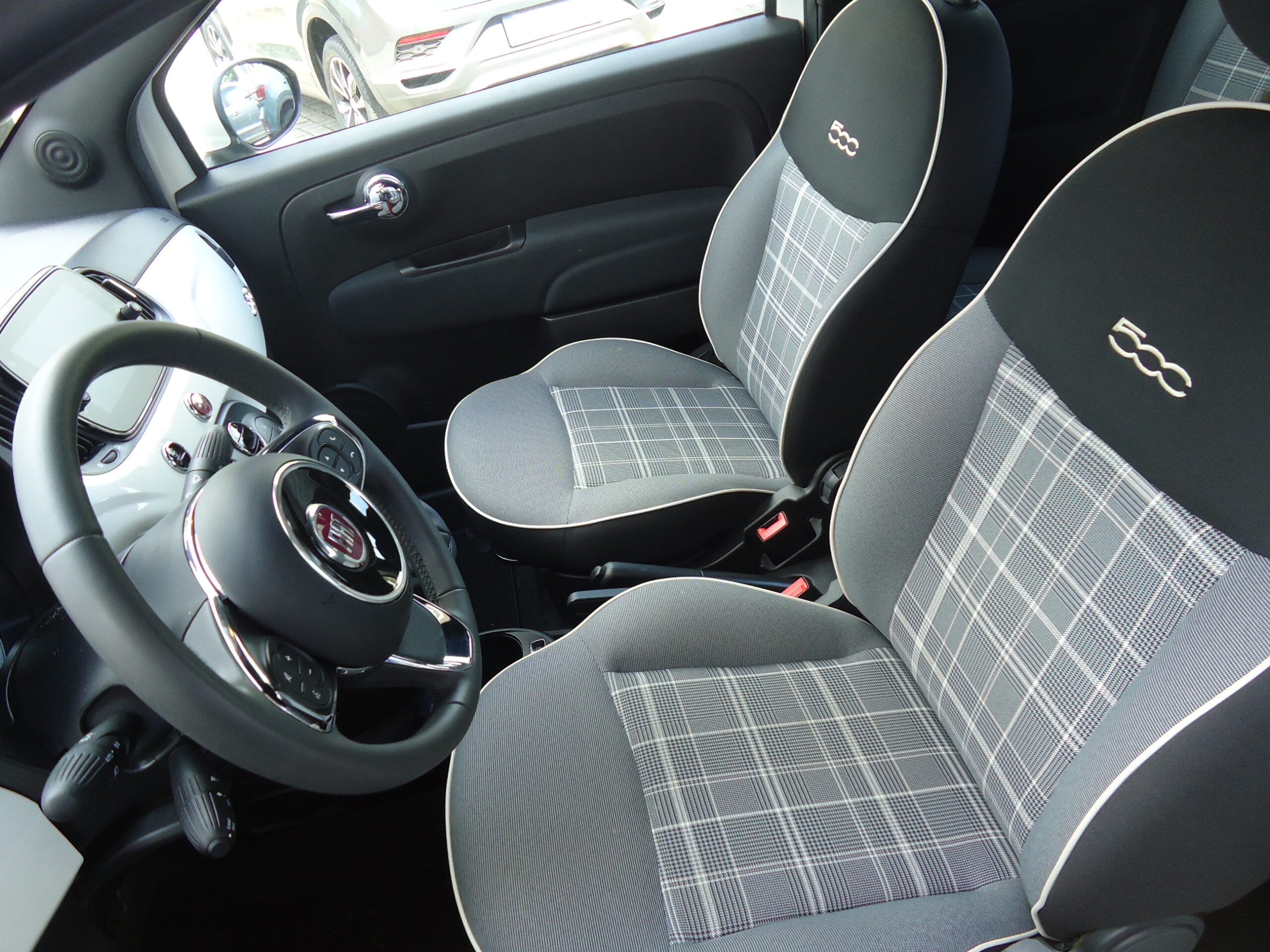 
								Fiat 500 full									