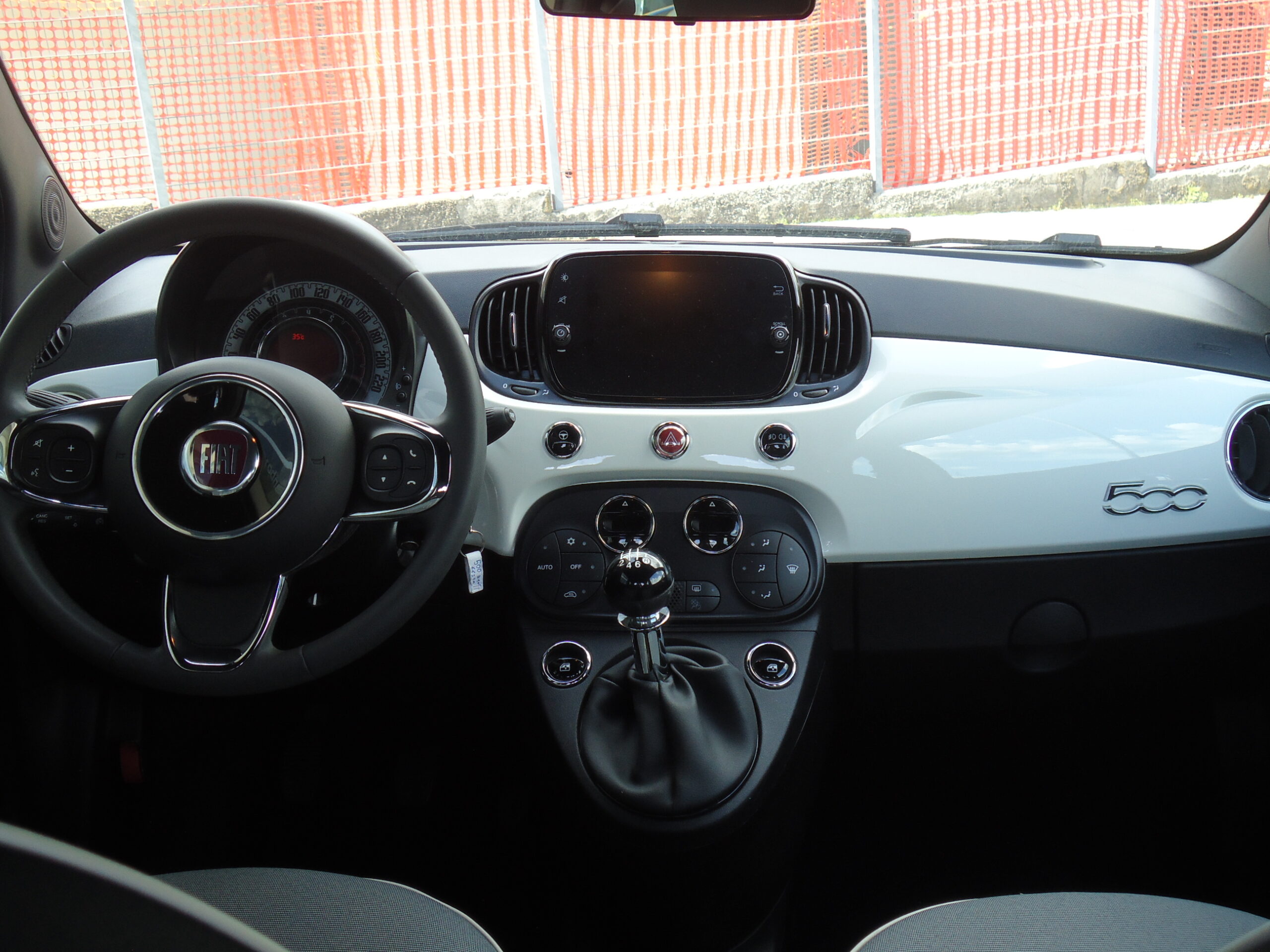 
								Fiat 500 full									