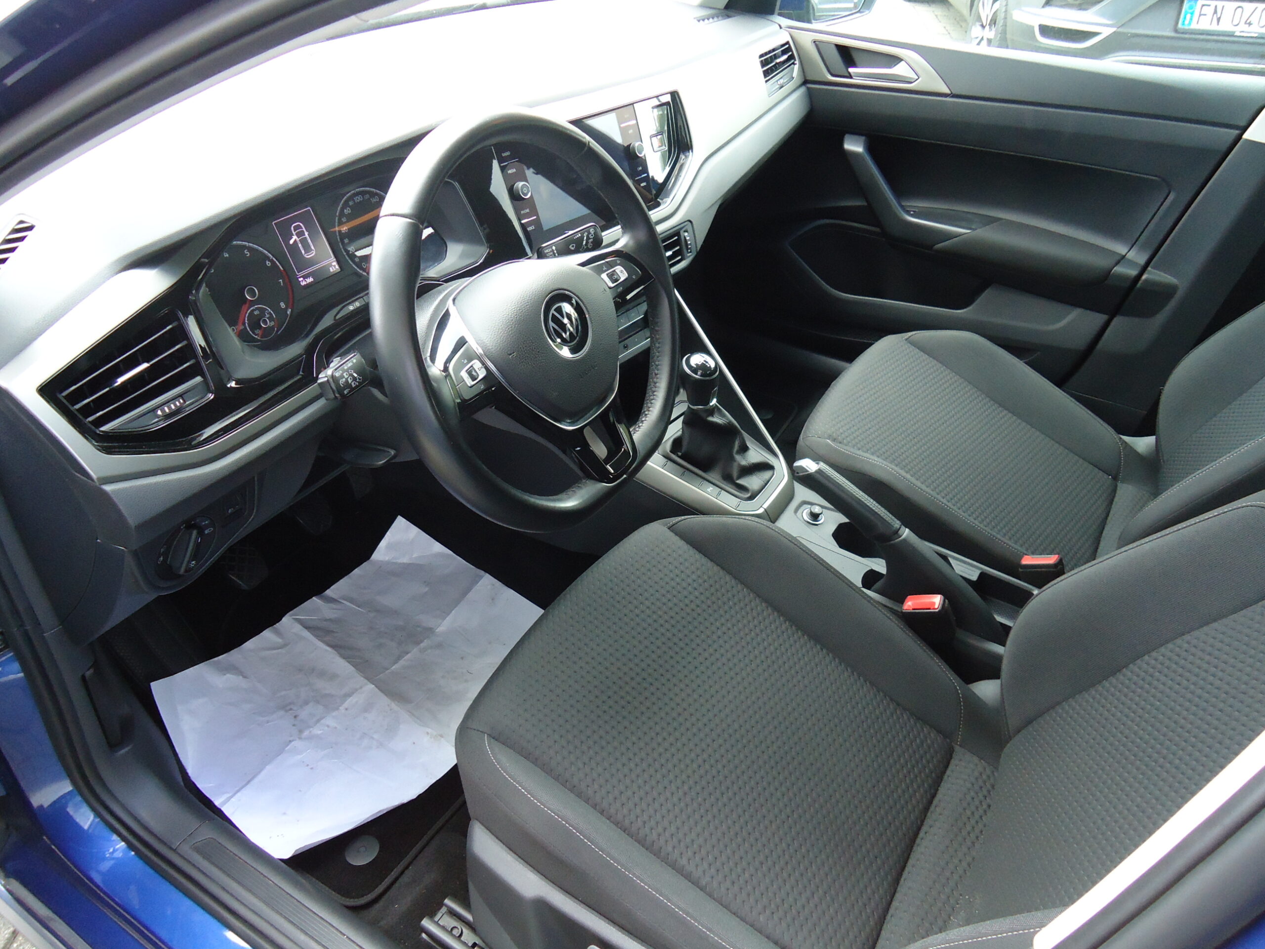 
								VW POLO full									