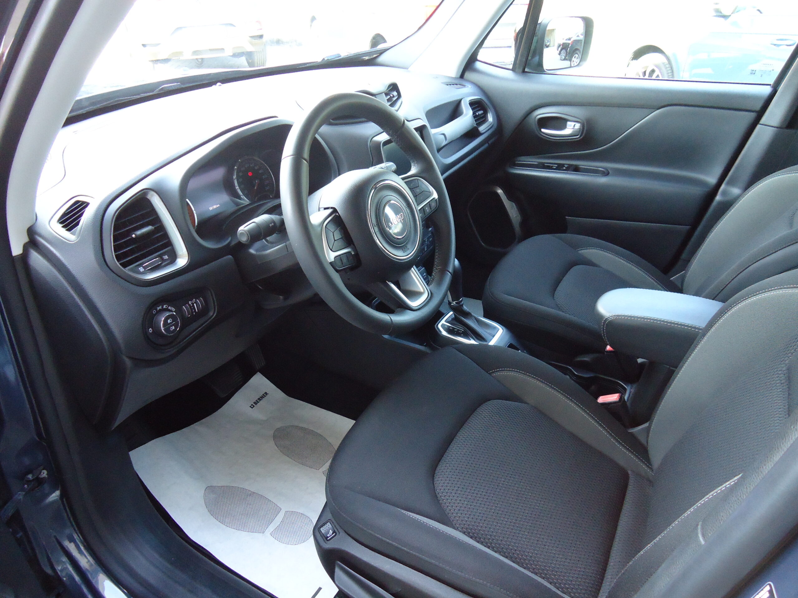 
								JEEP RENEGADE full									
