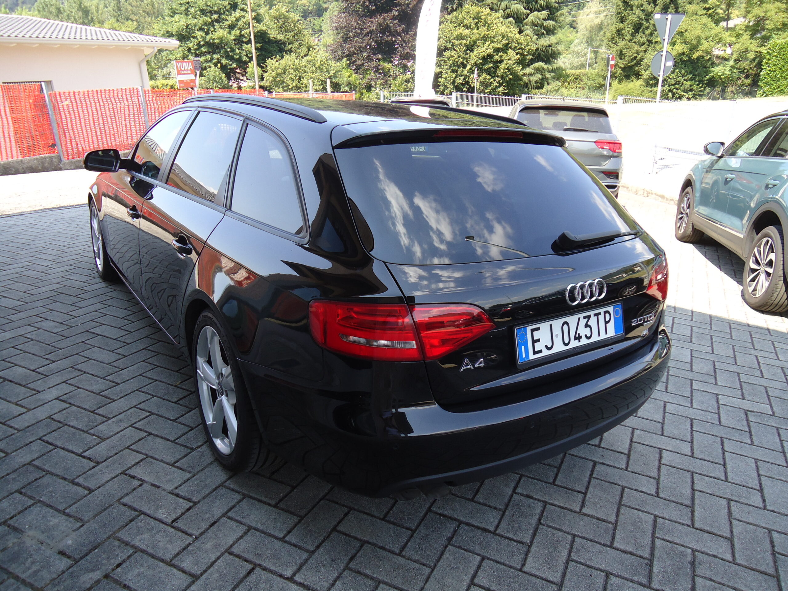 
								a4 avant 2011 full									