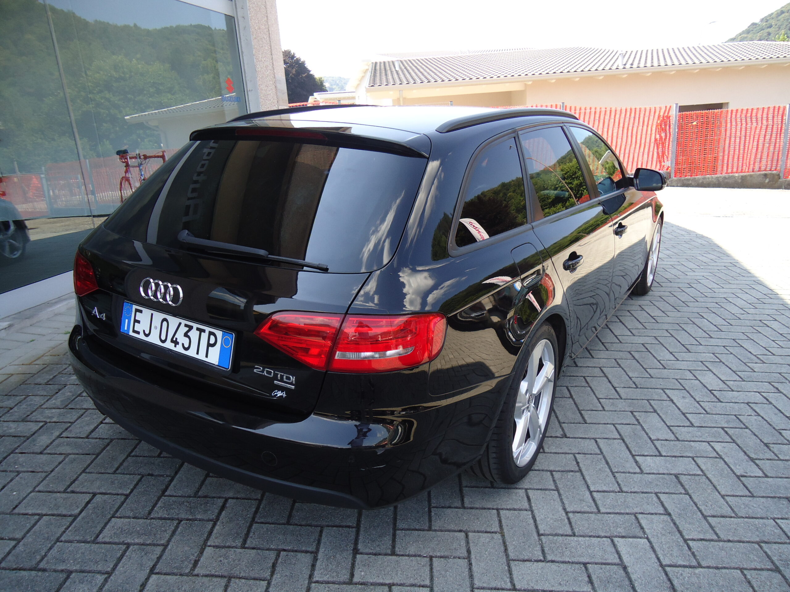 
								a4 avant 2011 full									