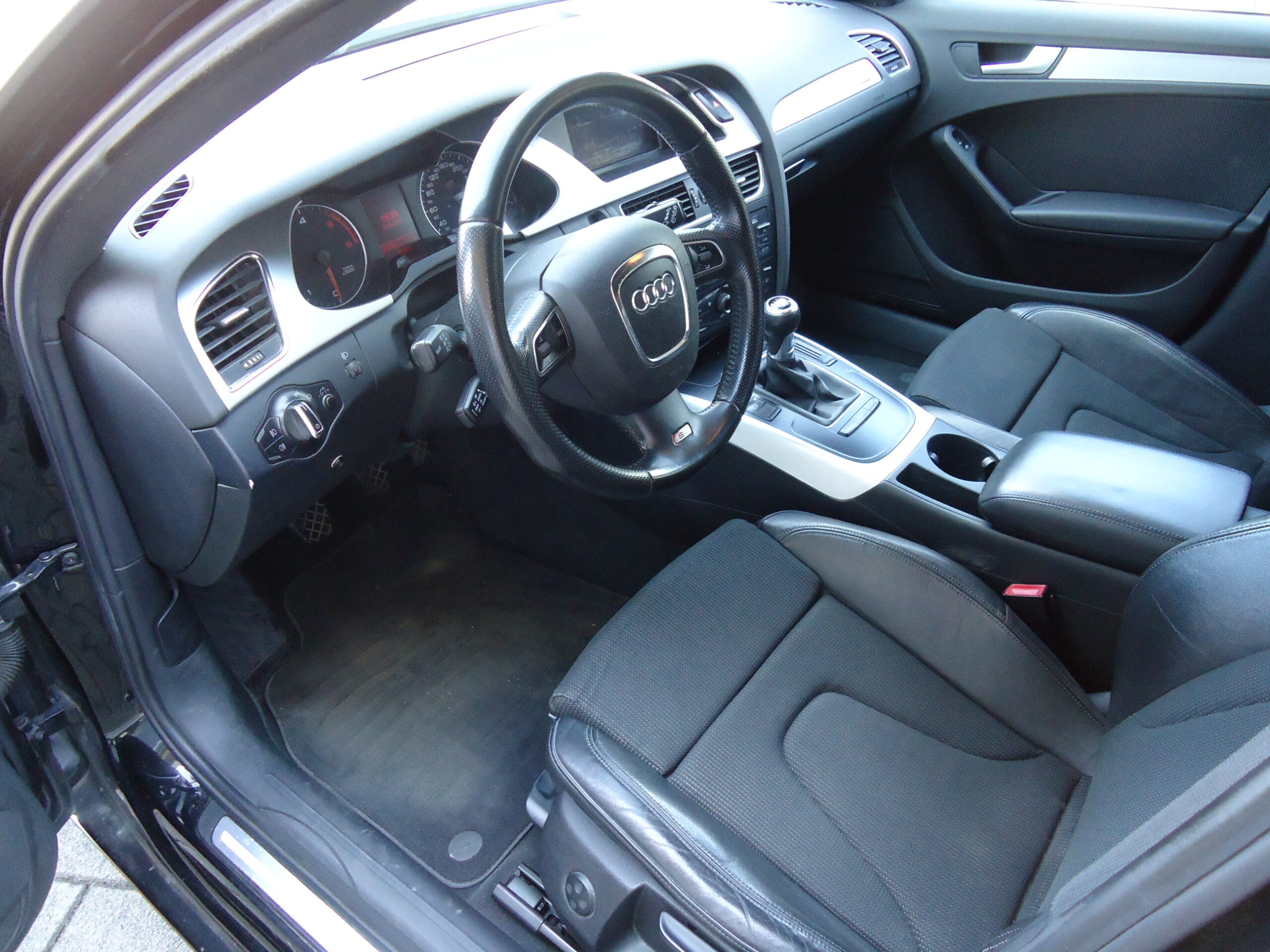 
								a4 avant 2011 full									