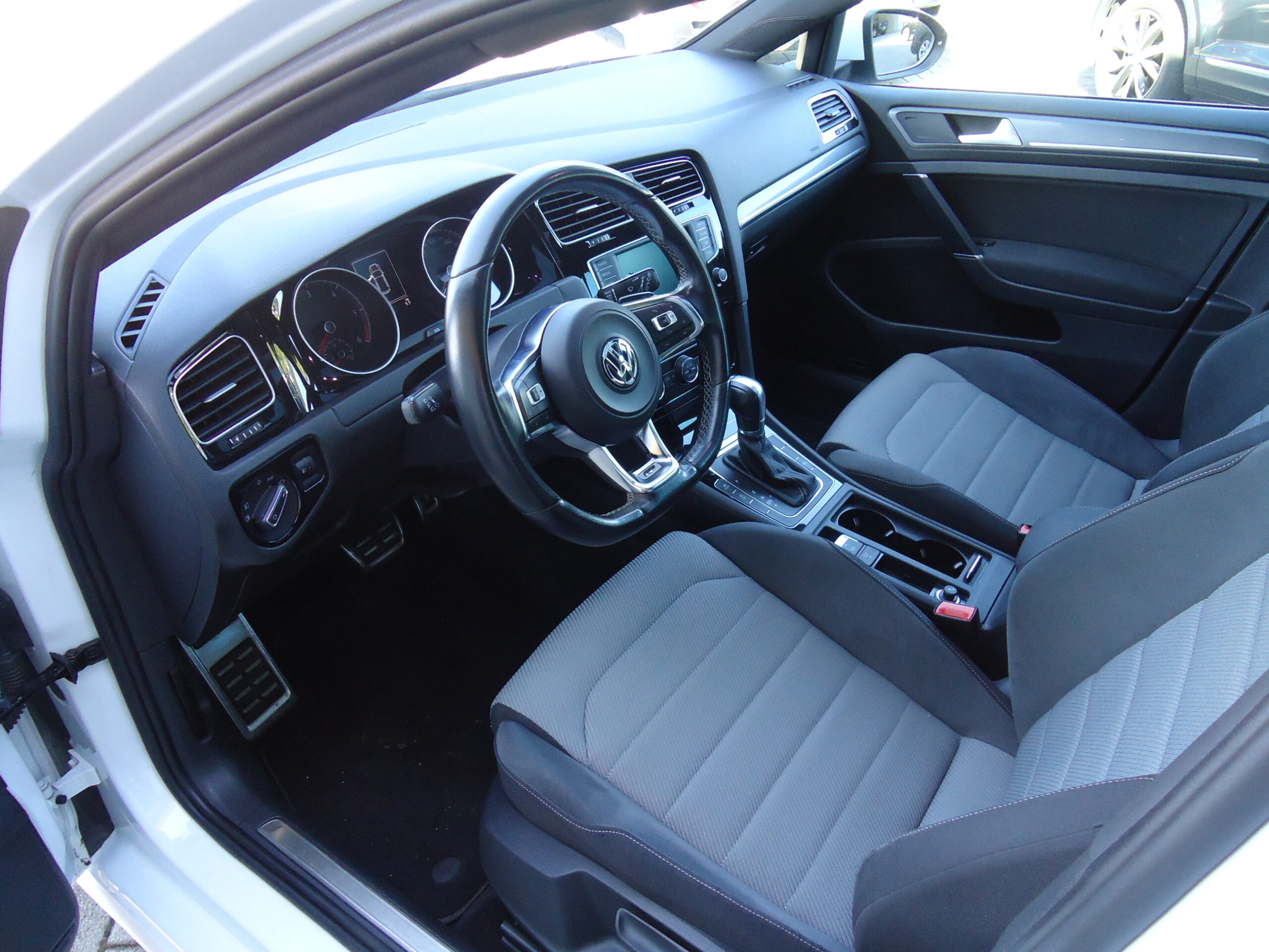 
								GOLF  R full									