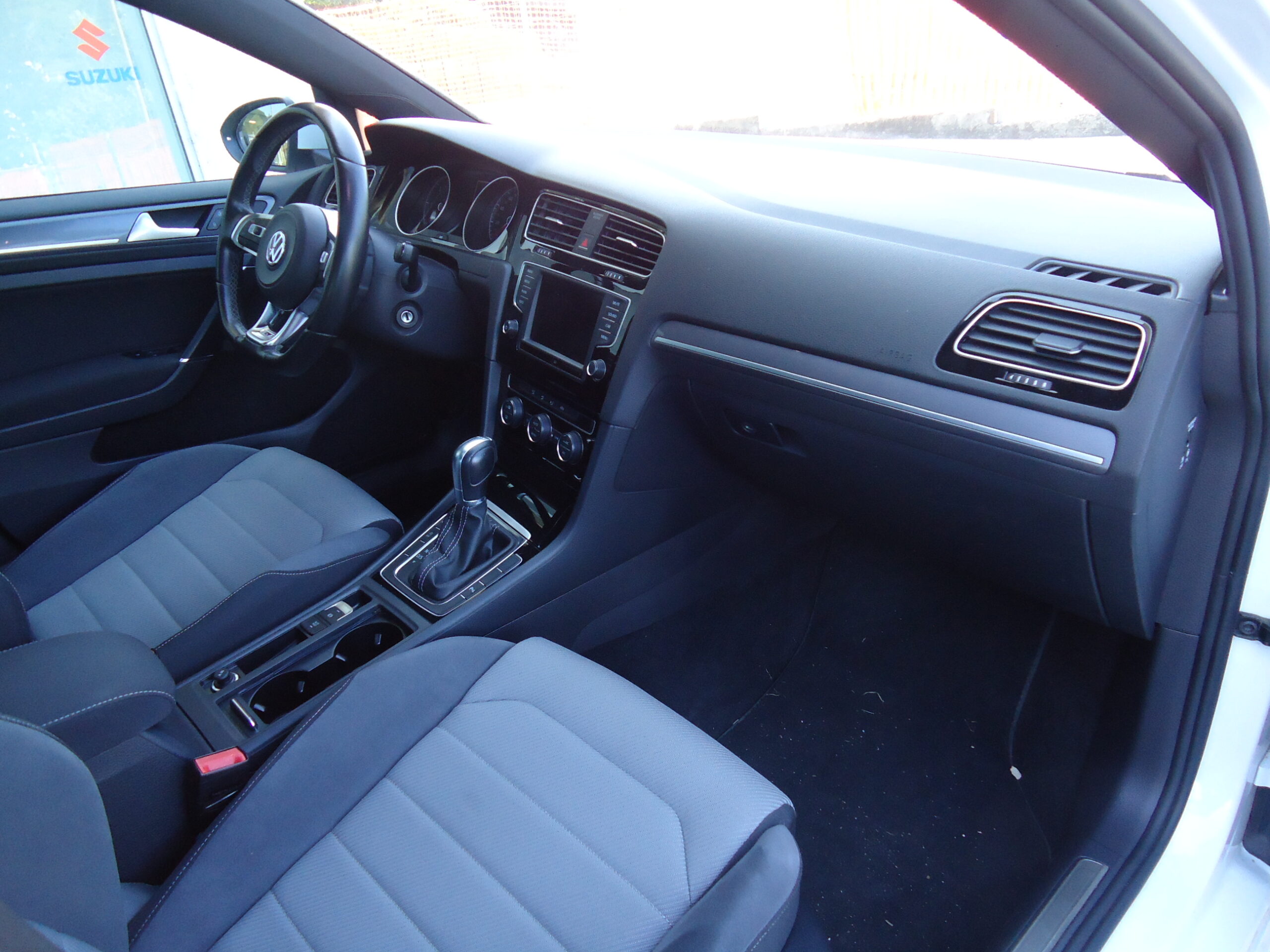 
								GOLF  R full									
