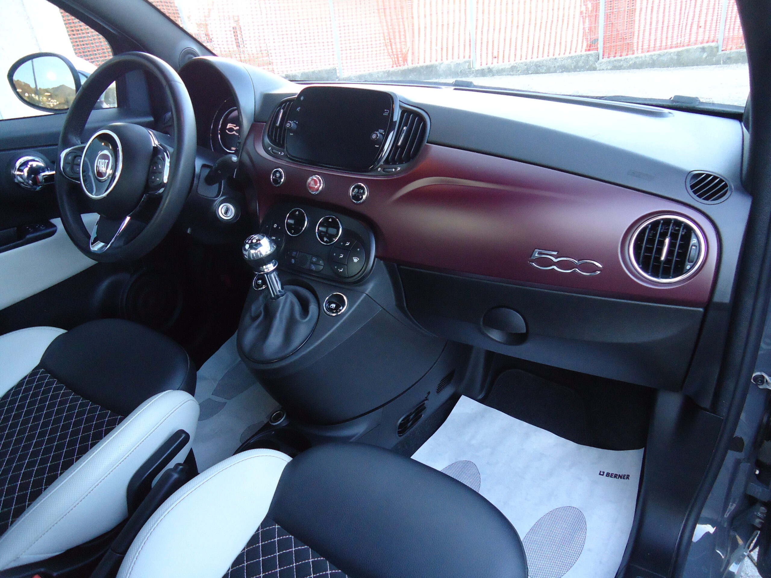 
								FIAT 500 PASTELLO full									