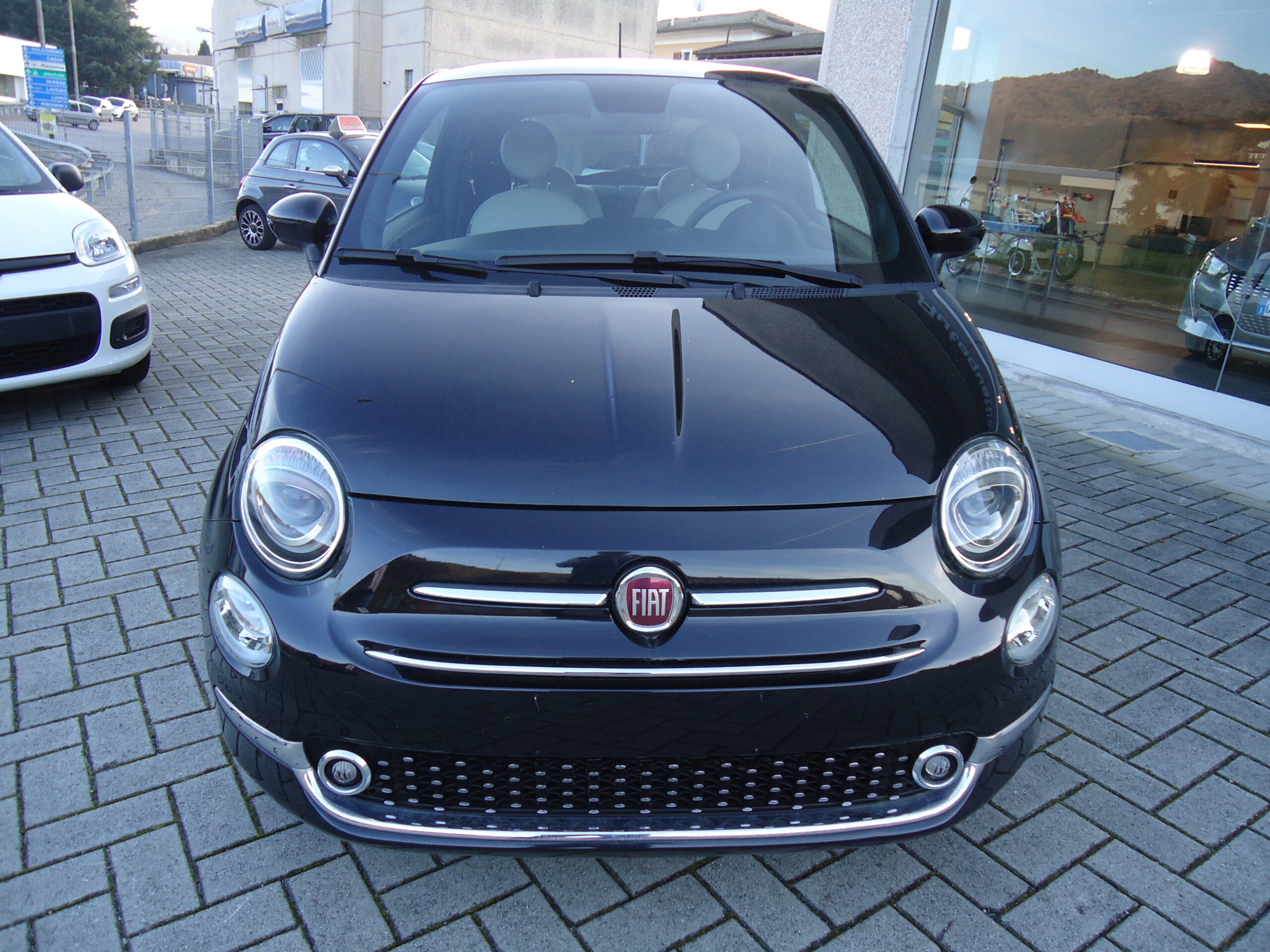 
								FIAT 500 NERO full									