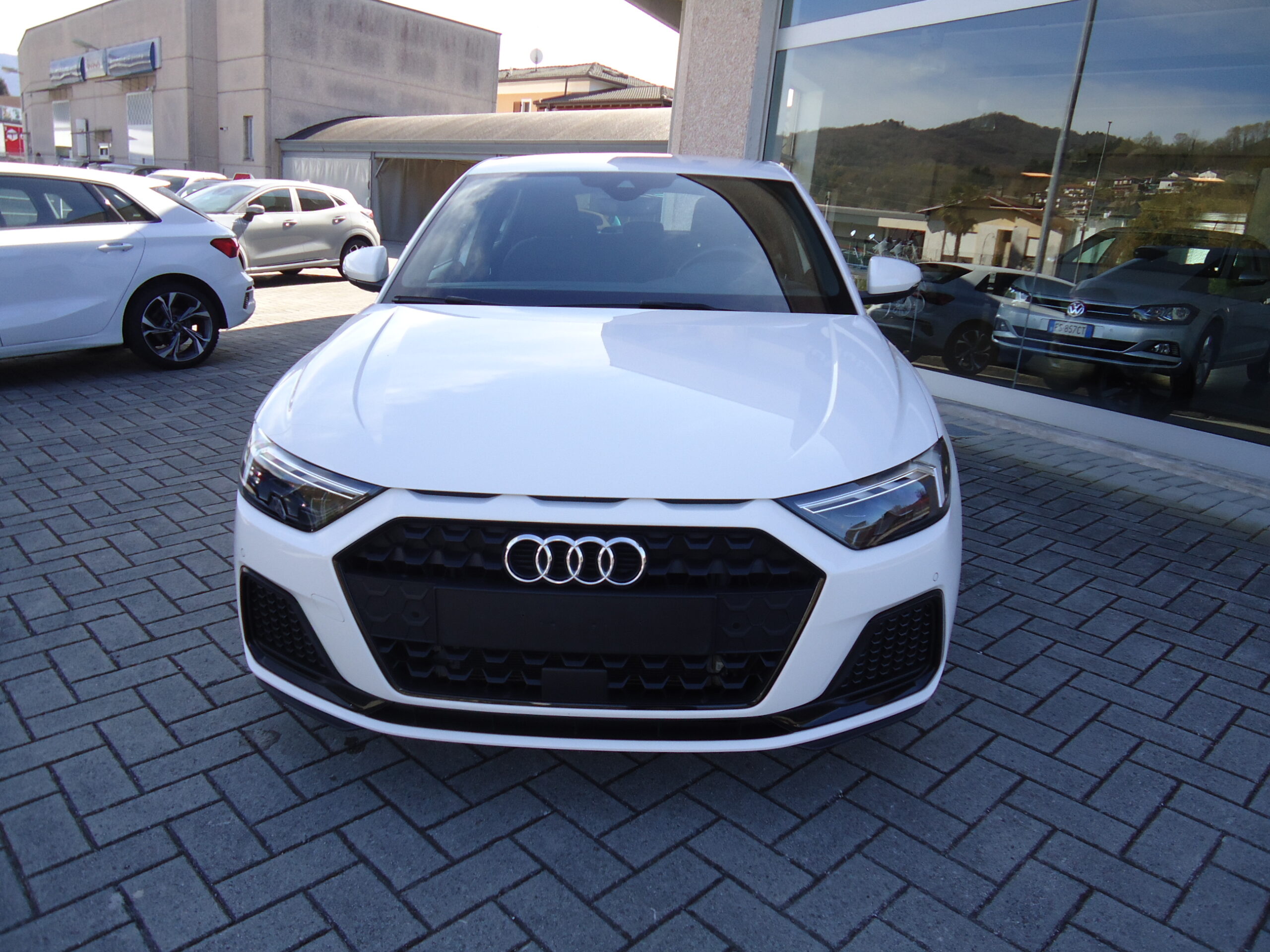 
								audi a1 bianca full									