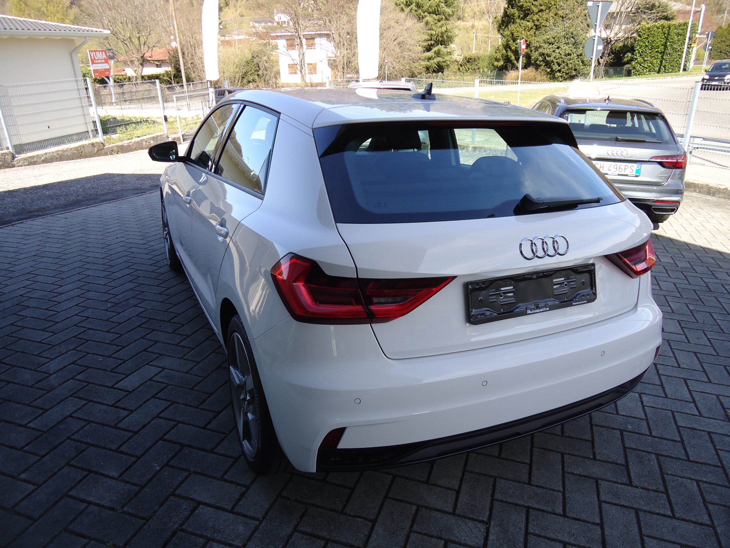 
								audi a1 bianca full									