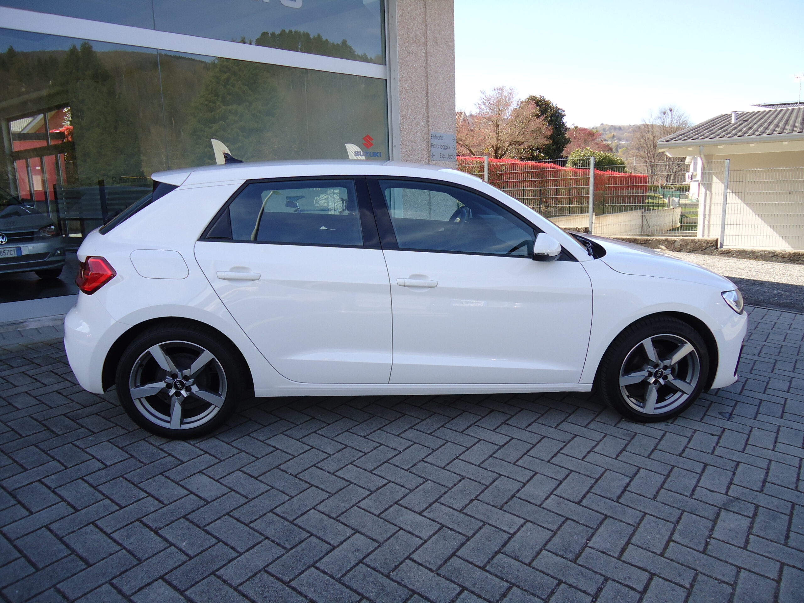 
								audi a1 bianca full									