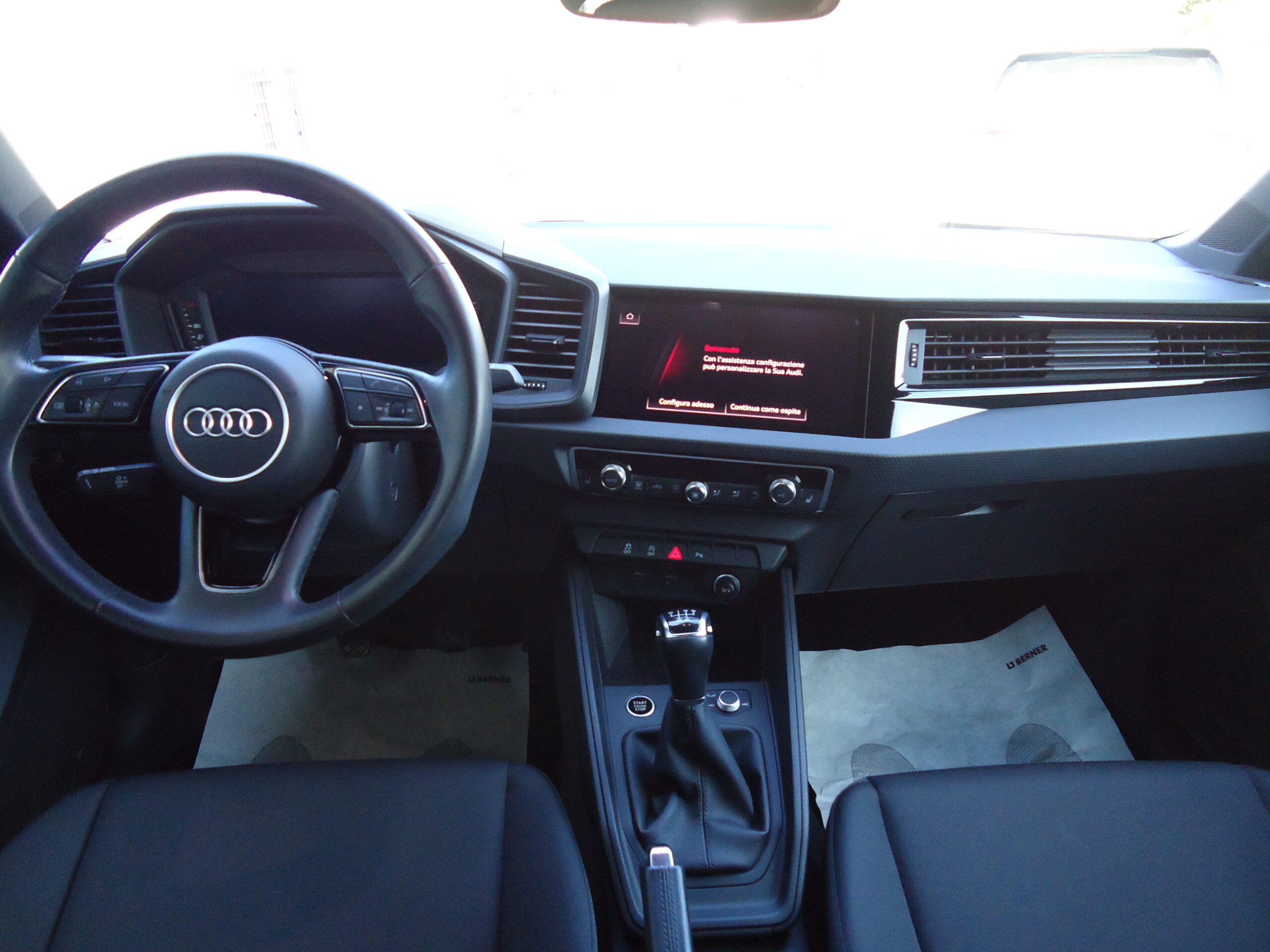
								audi a1 bianca full									