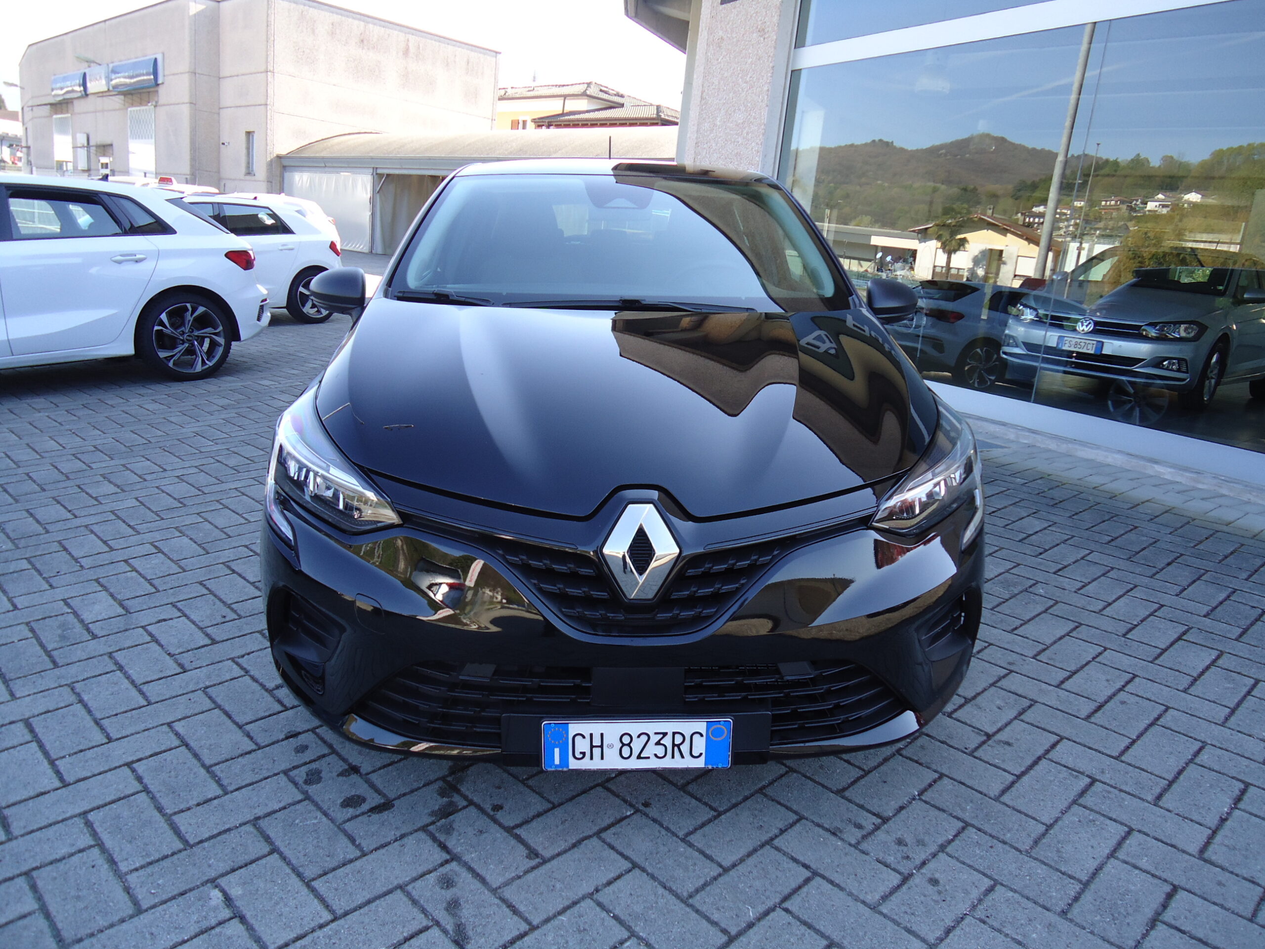 
								CLIO NERA 2022 full									