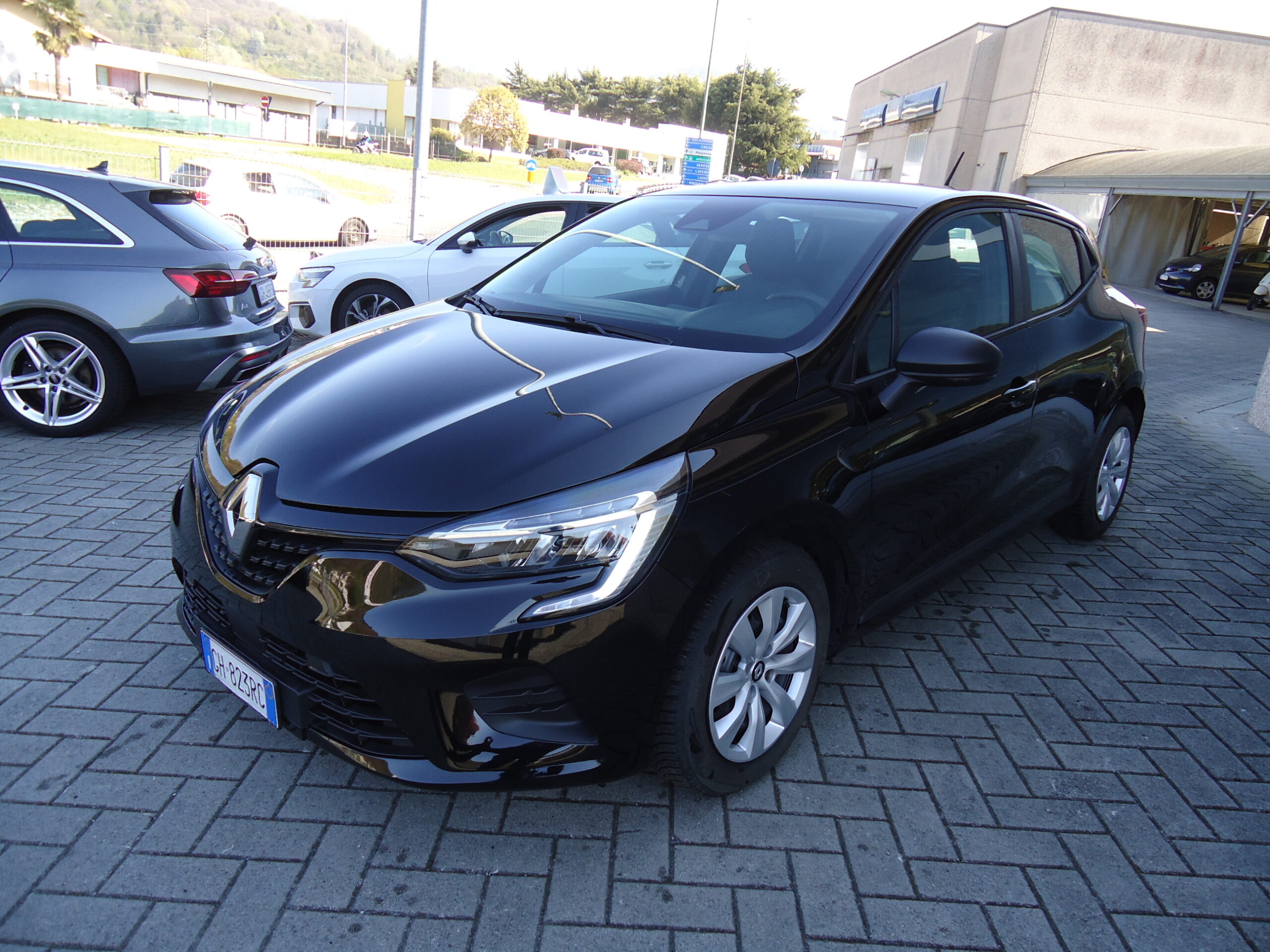 
								CLIO NERA 2022 full									