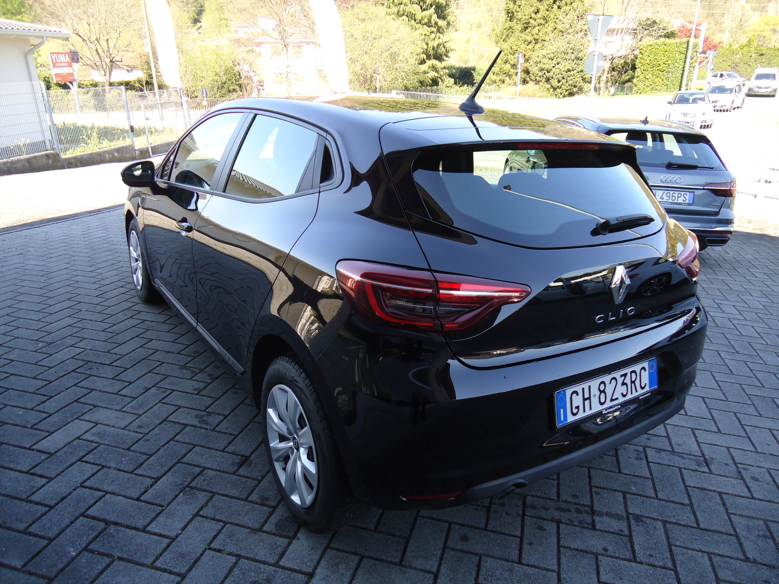 
								CLIO NERA 2022 full									