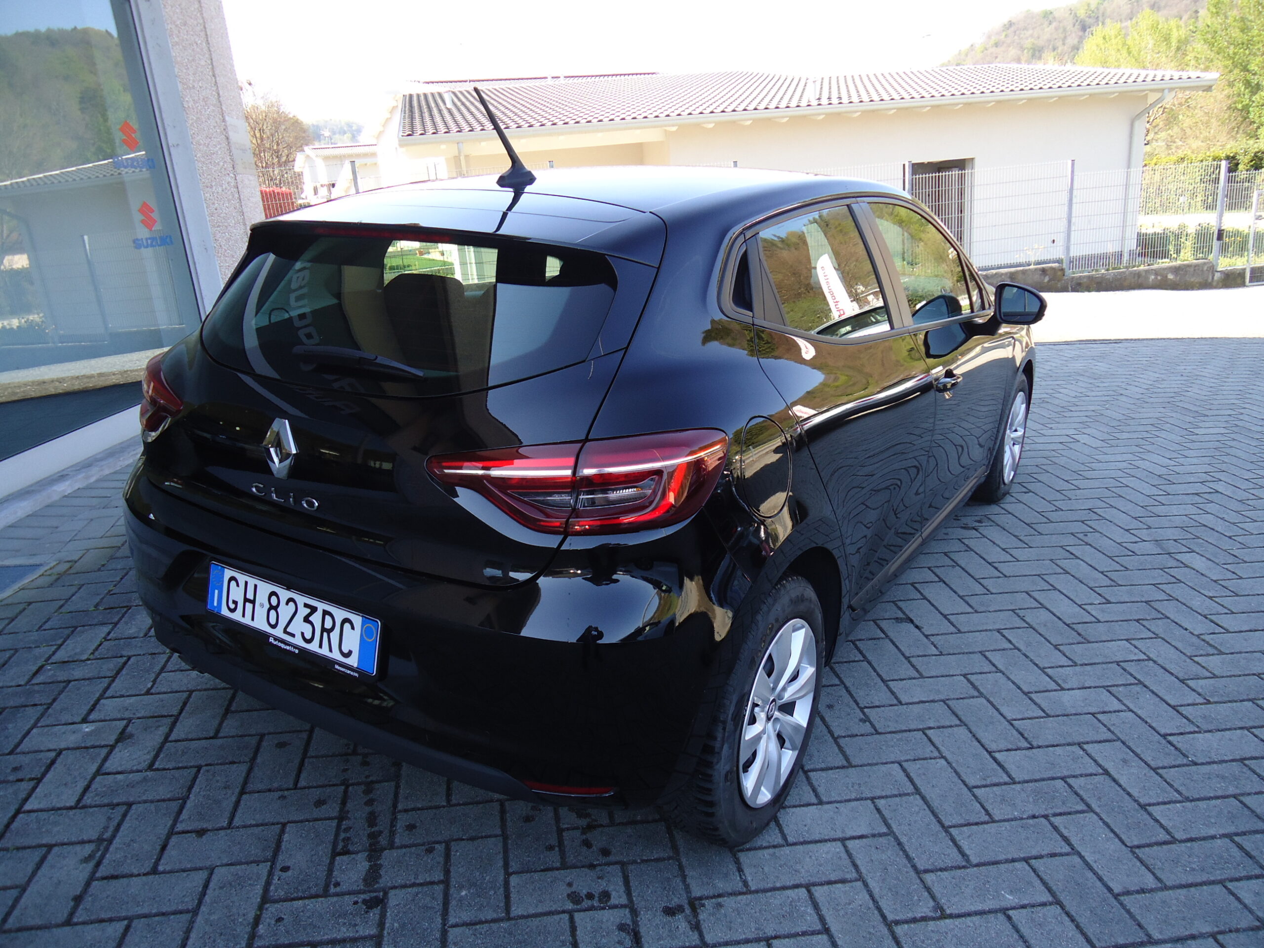 
								CLIO NERA 2022 full									