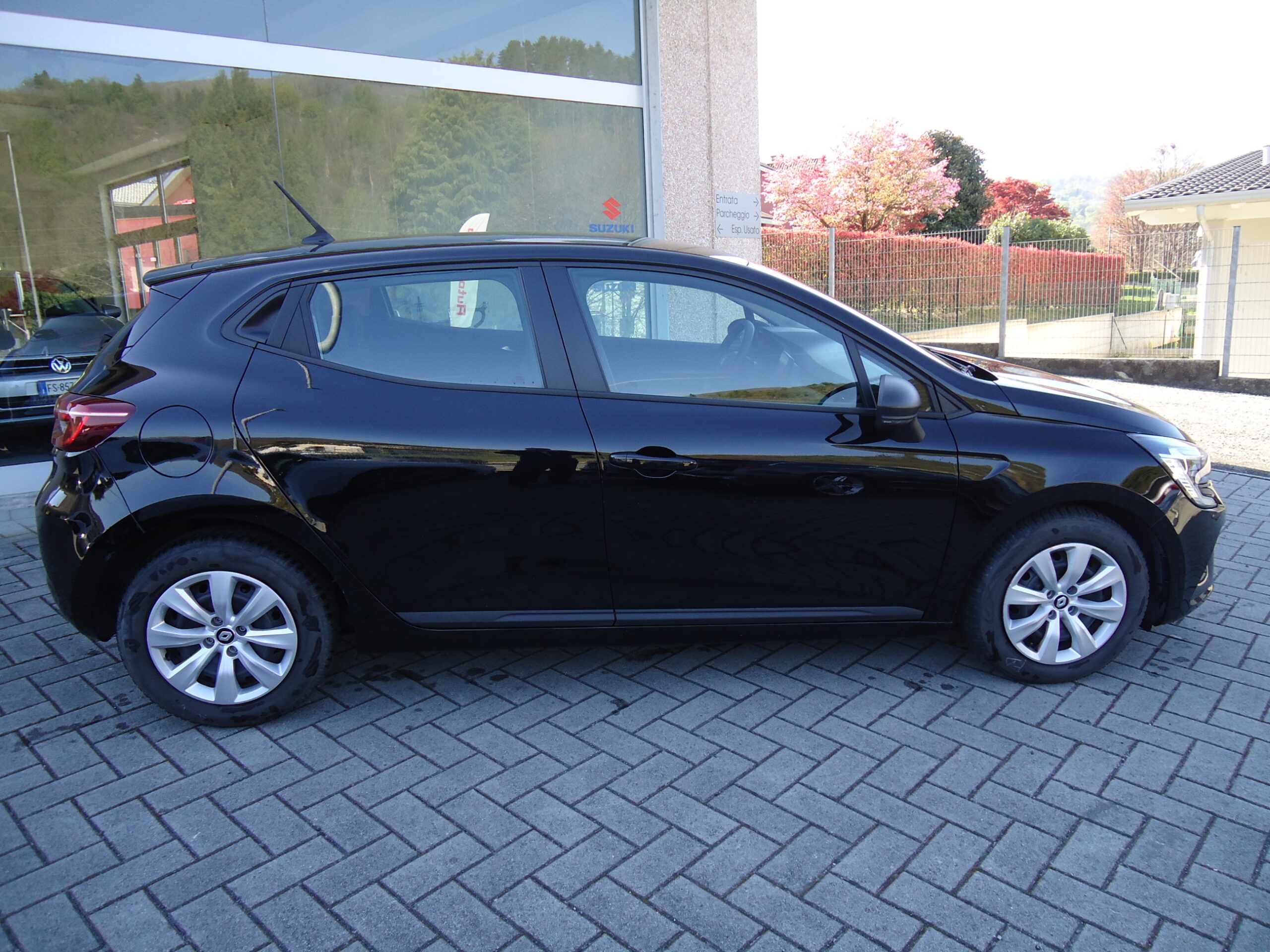 
								CLIO NERA 2022 full									