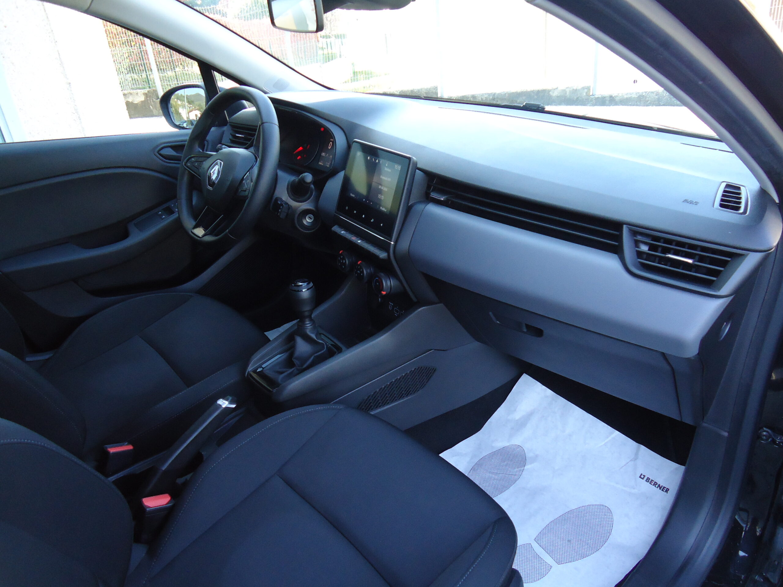 
								CLIO NERA 2022 full									