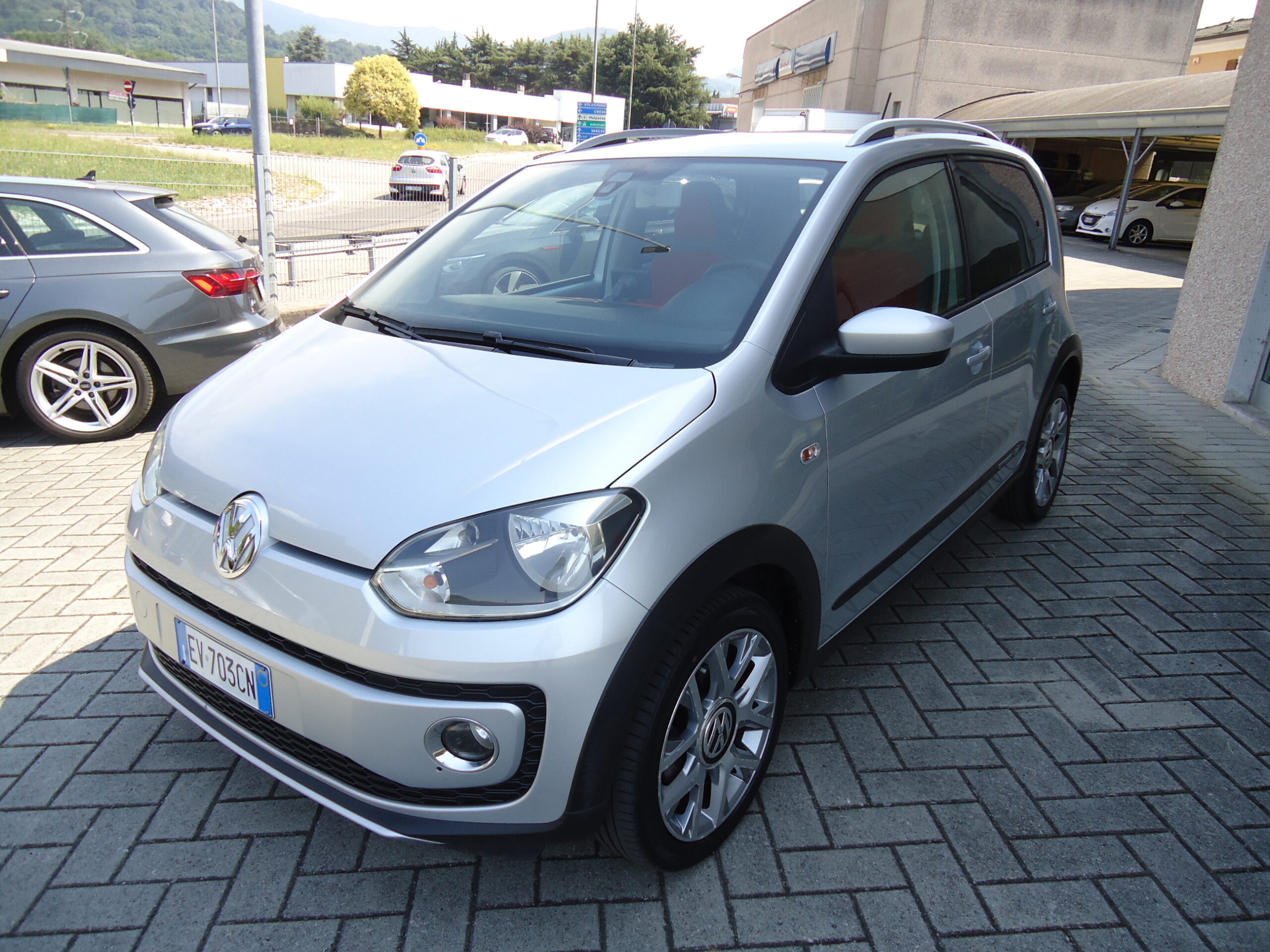 
								VW  UP full									