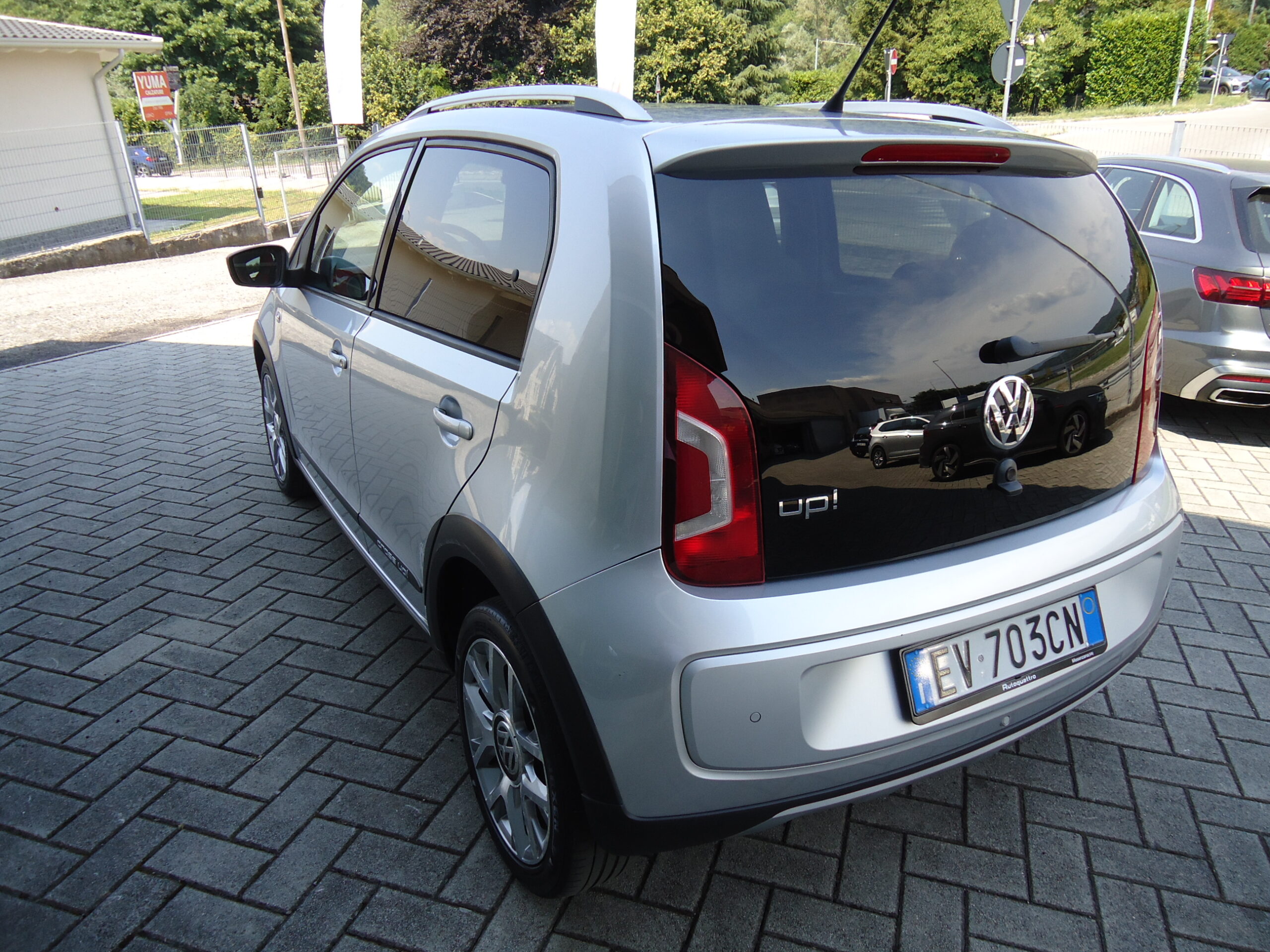 
								VW  UP full									