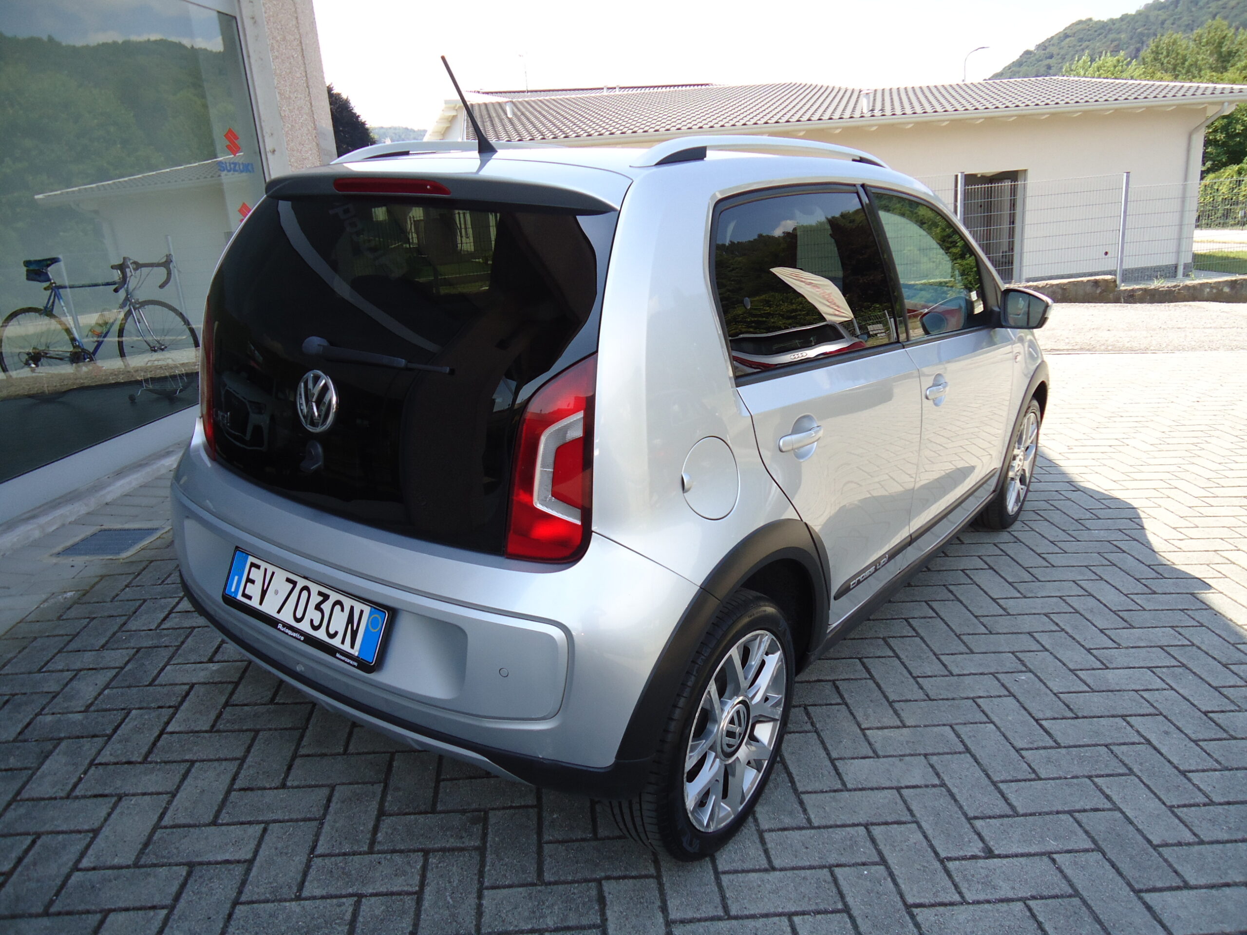 
								VW  UP full									