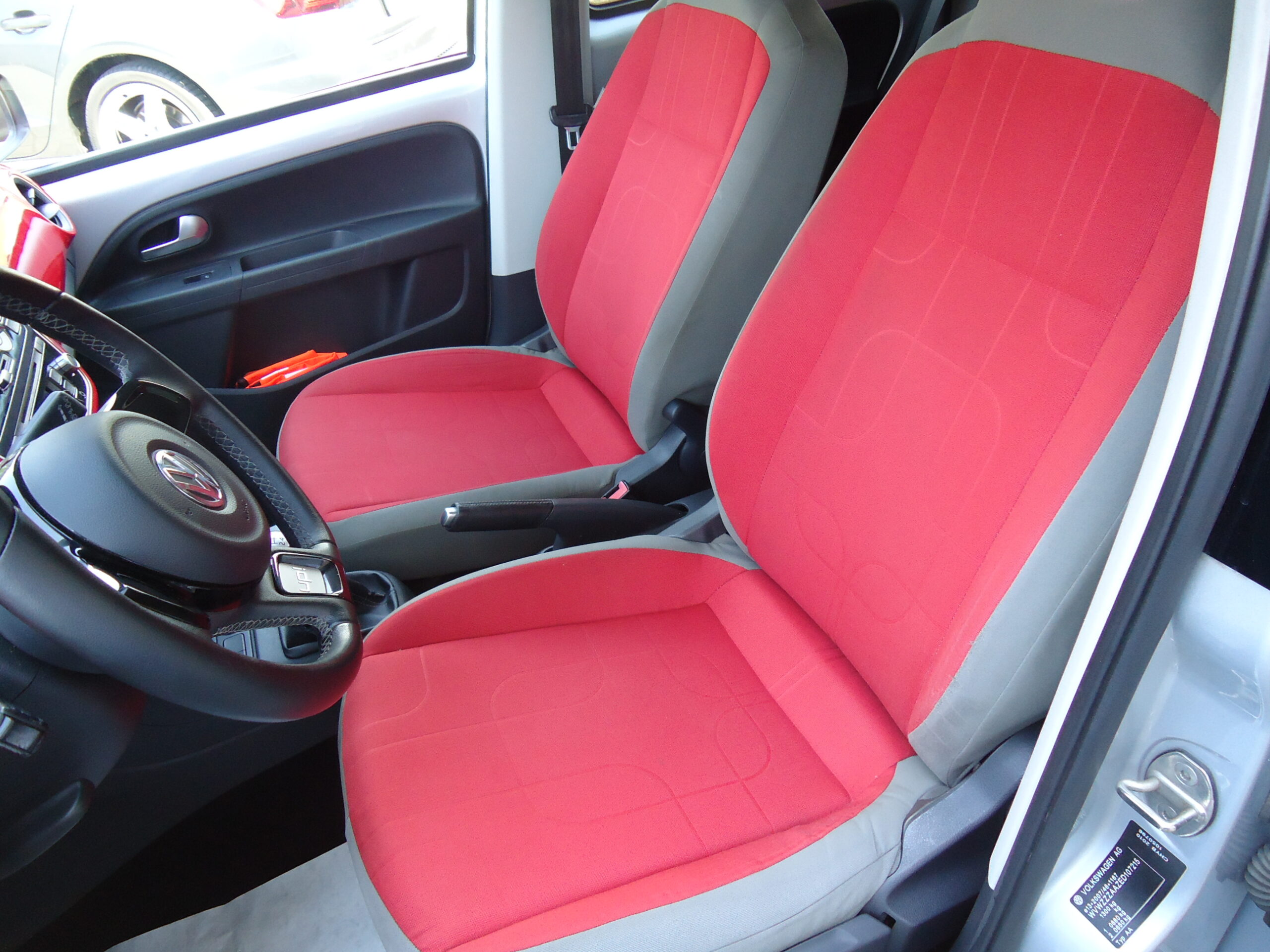 
								VW  UP full									