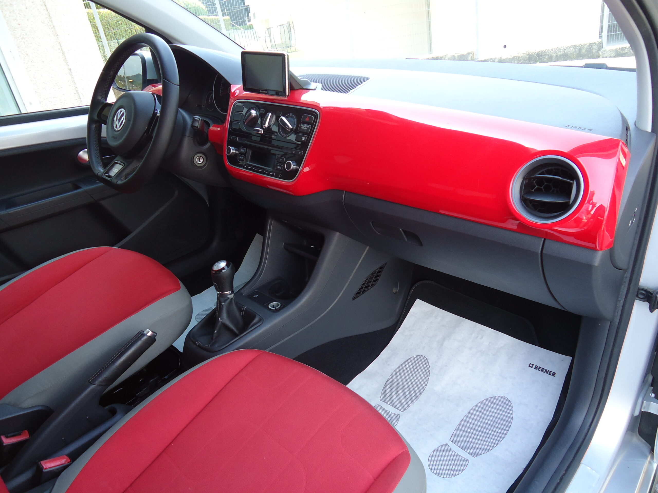 
								VW  UP full									