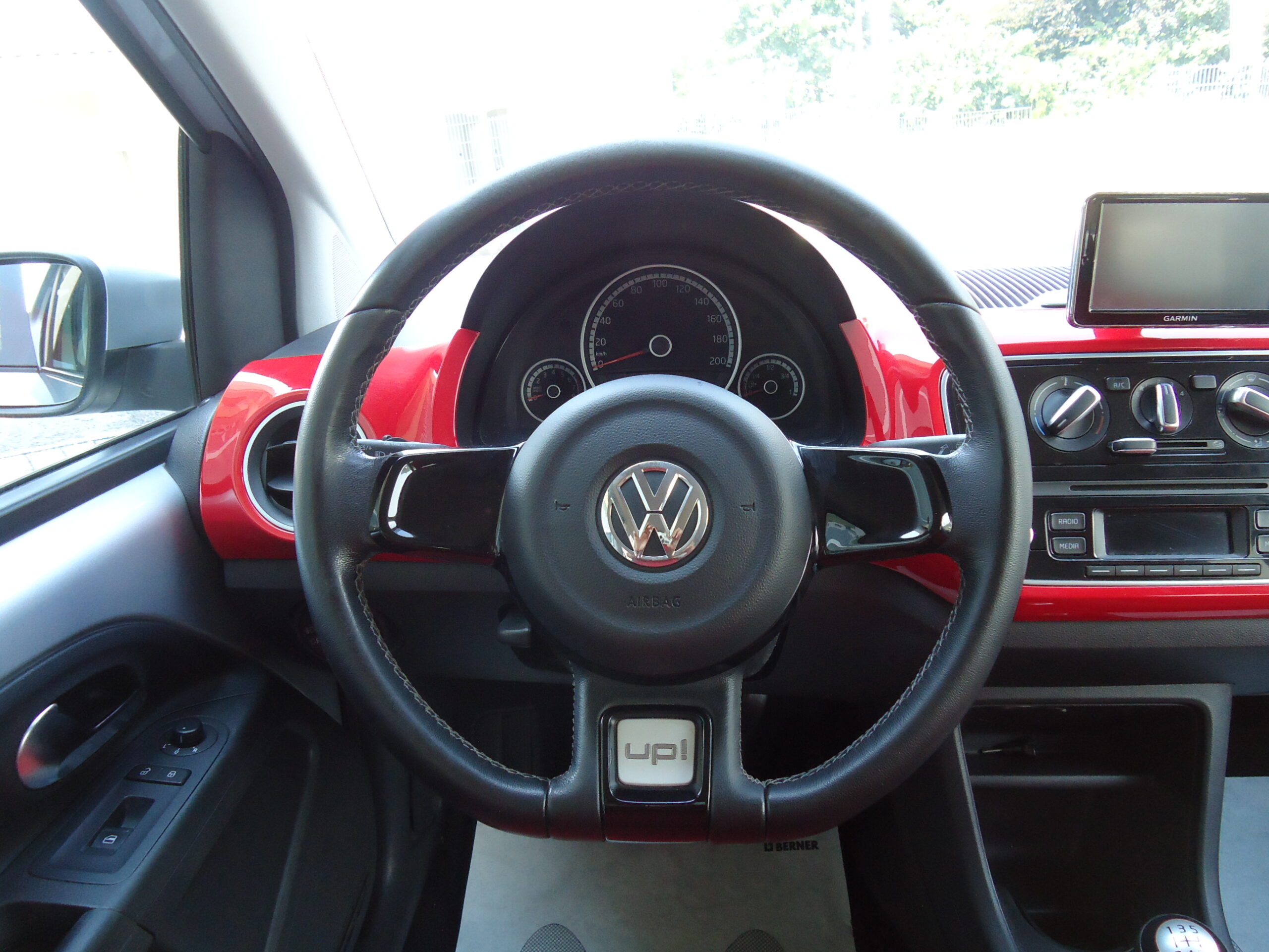 
								VW  UP full									