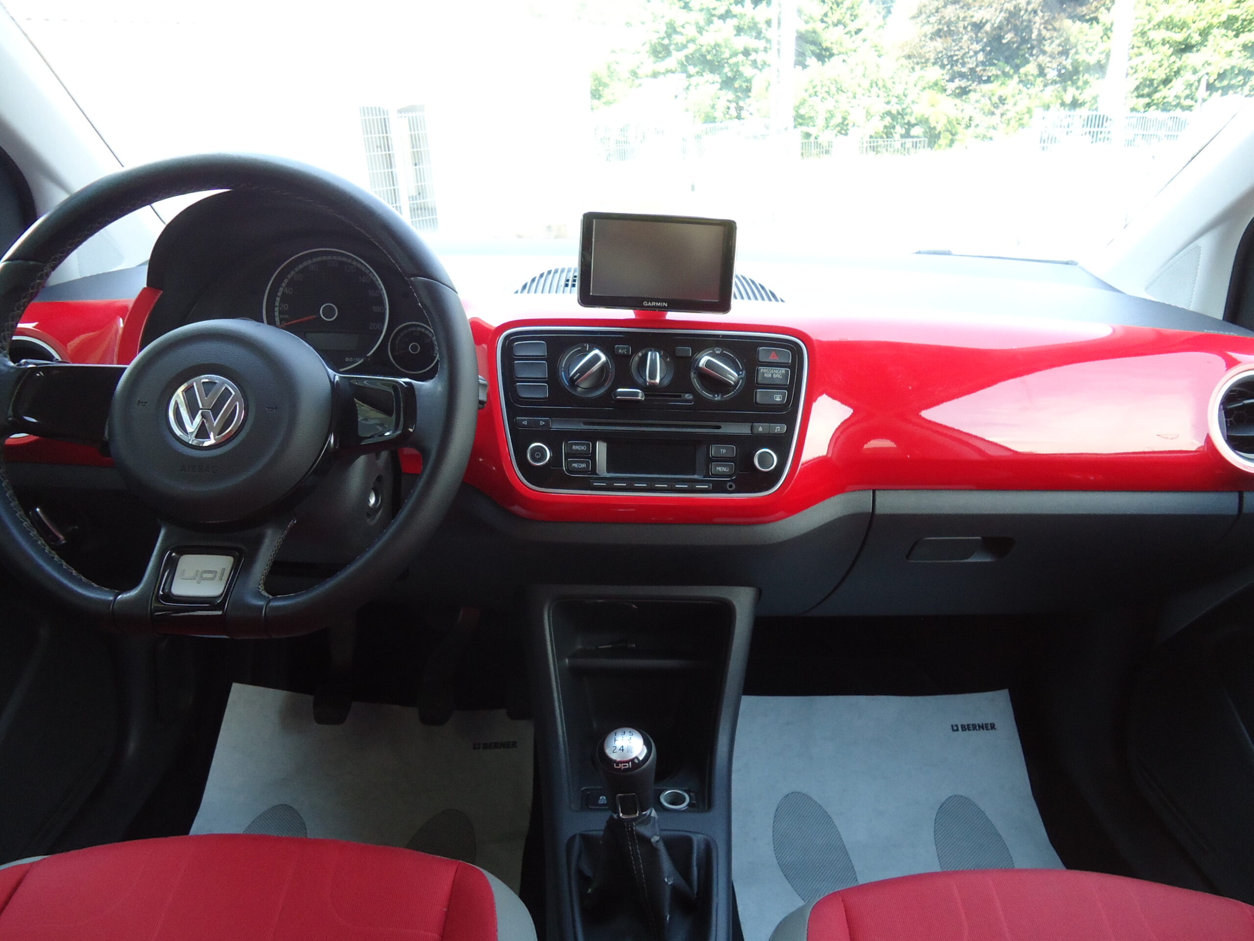 
								VW  UP full									
