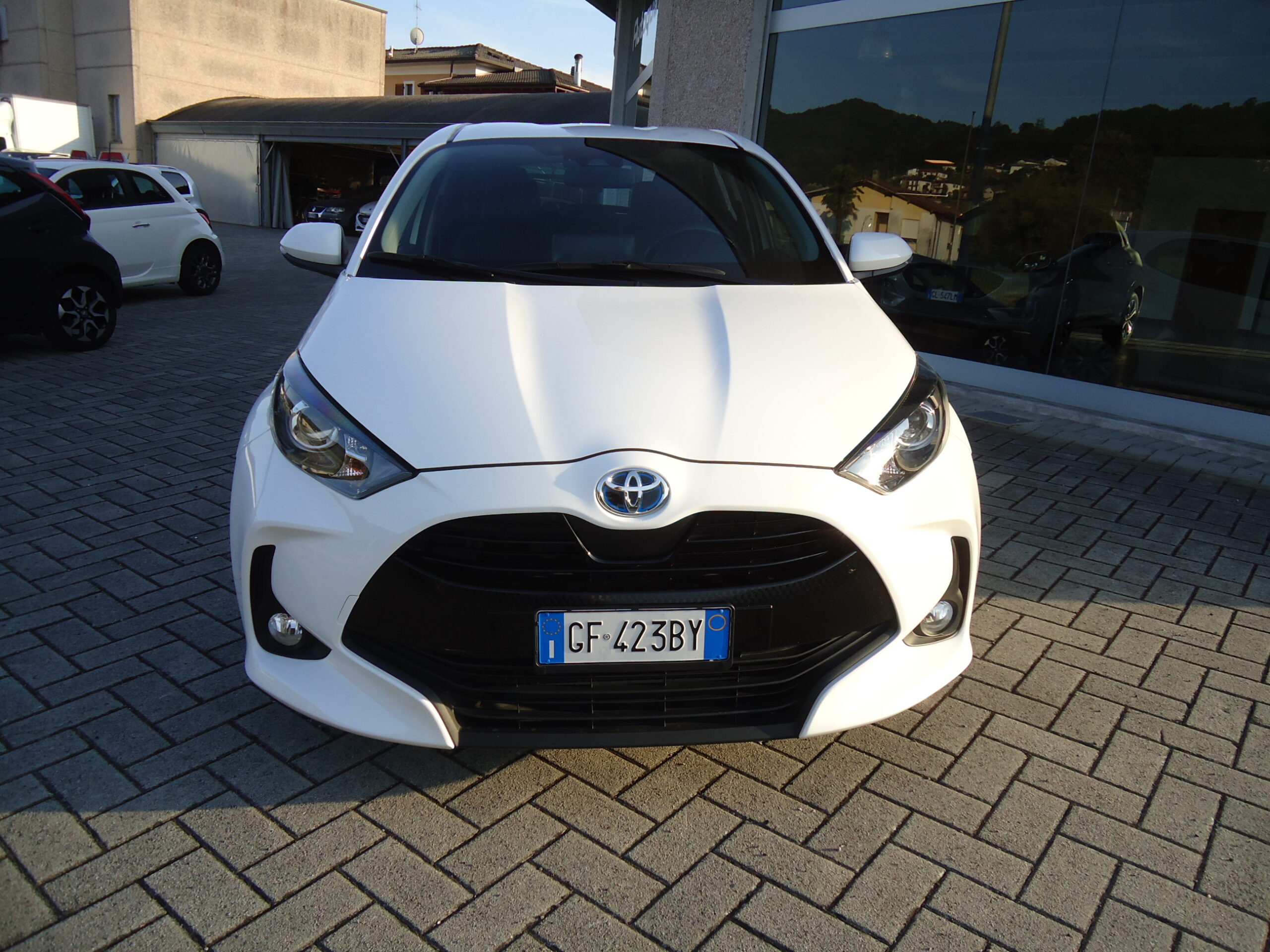 
								YARIS BIANCA full									