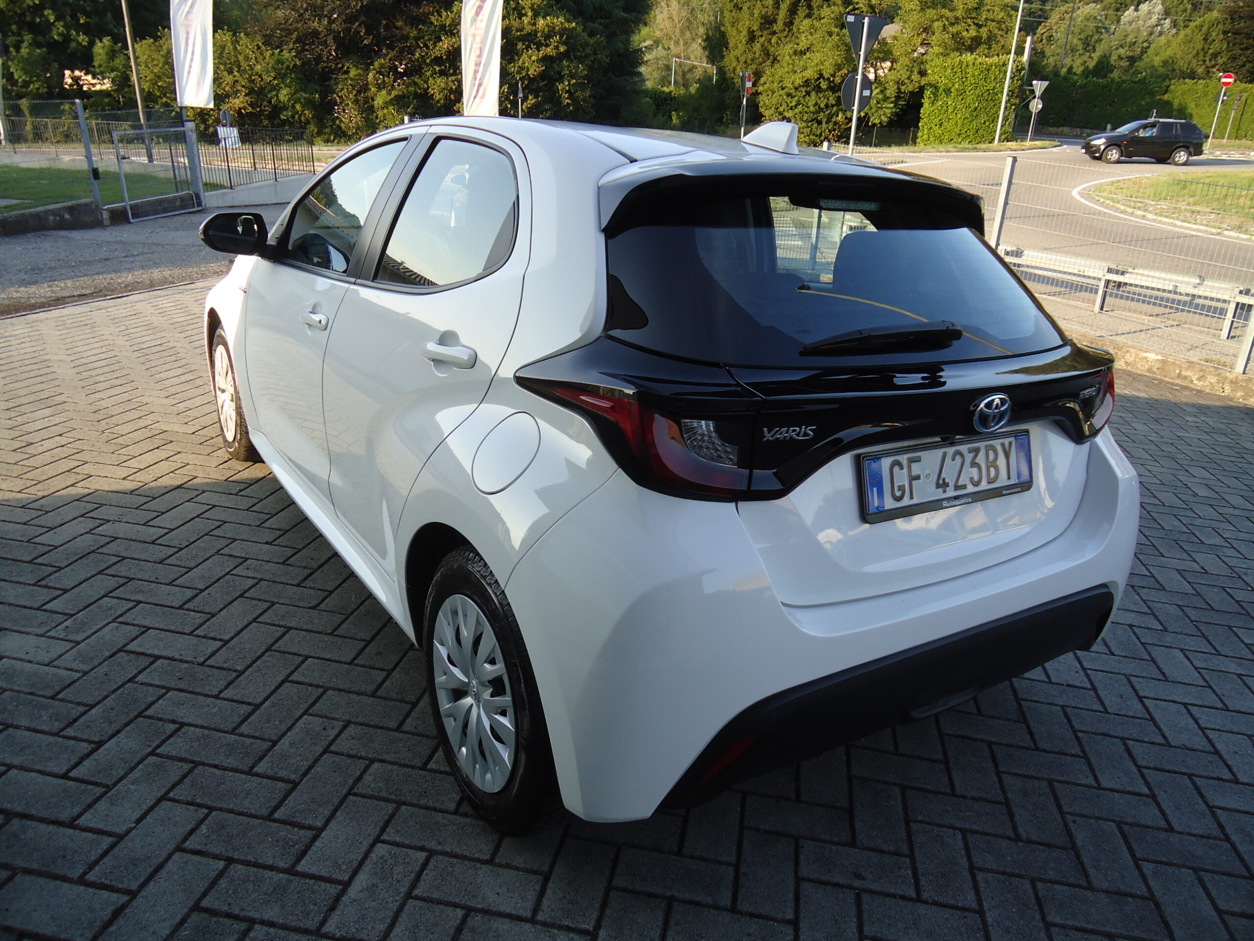 
								YARIS BIANCA full									