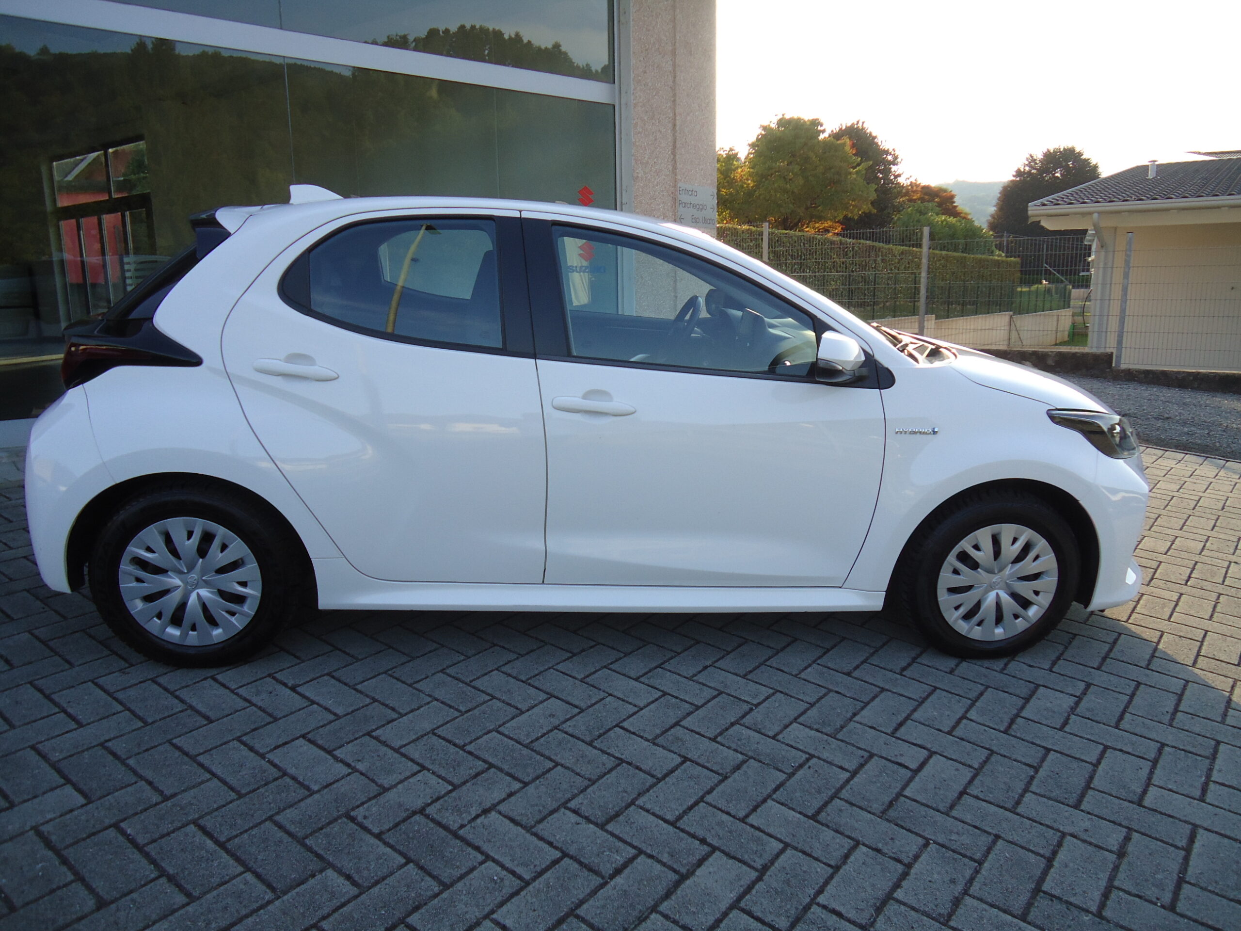 
								YARIS BIANCA full									
