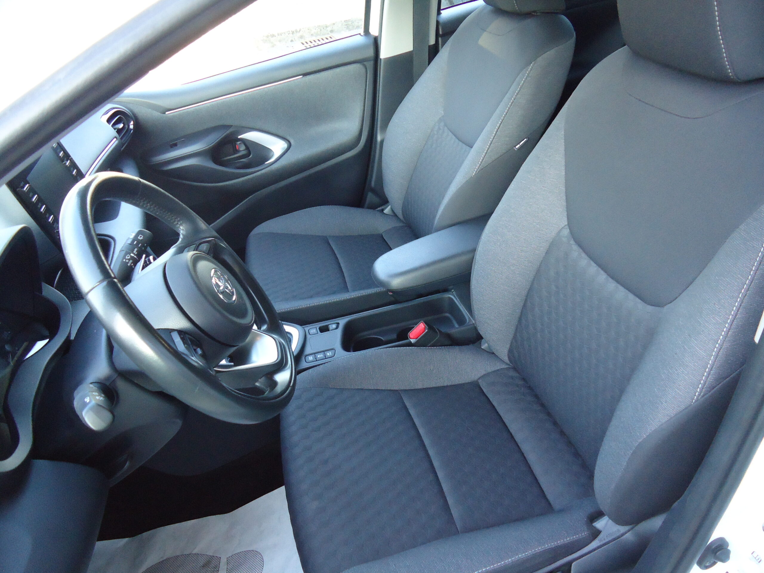 
								YARIS BIANCA full									