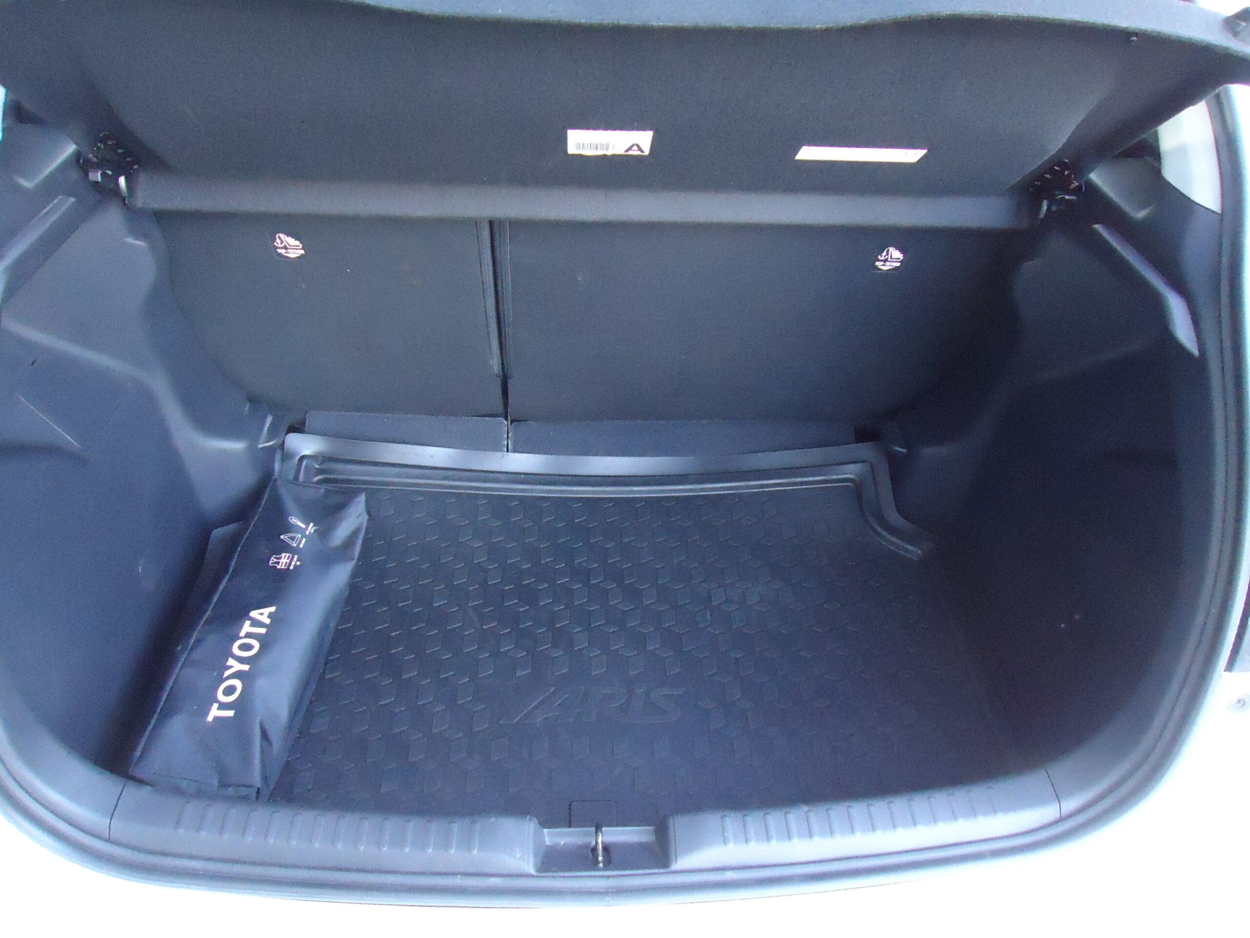 
								YARIS BIANCA full									