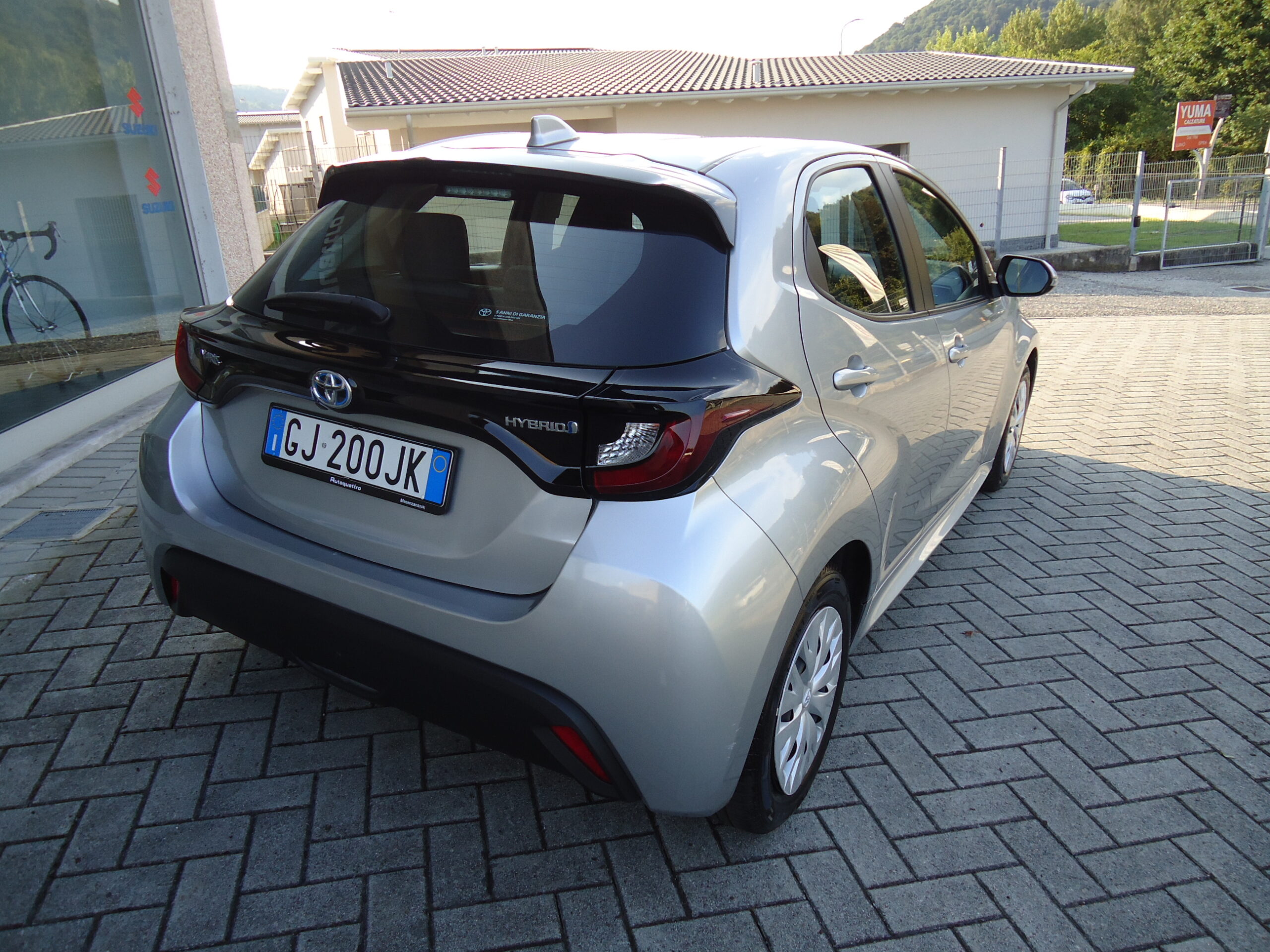 
								YARIS SILVER full									