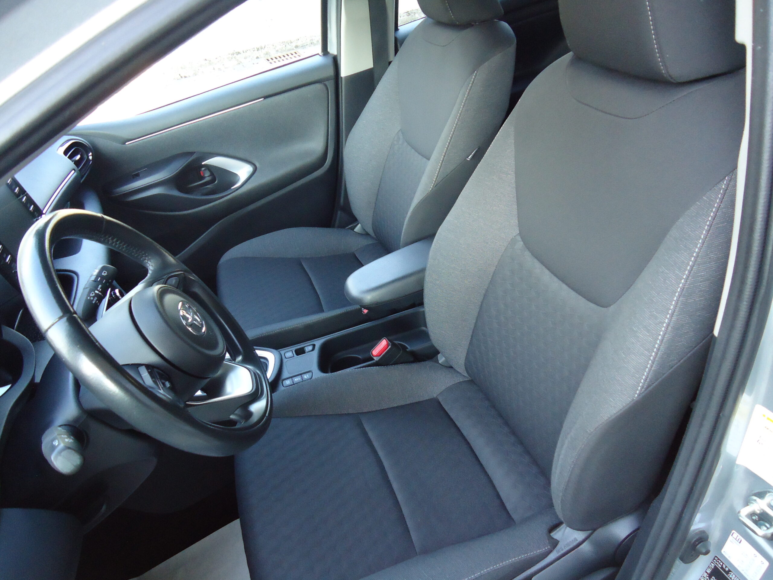 
								YARIS SILVER full									