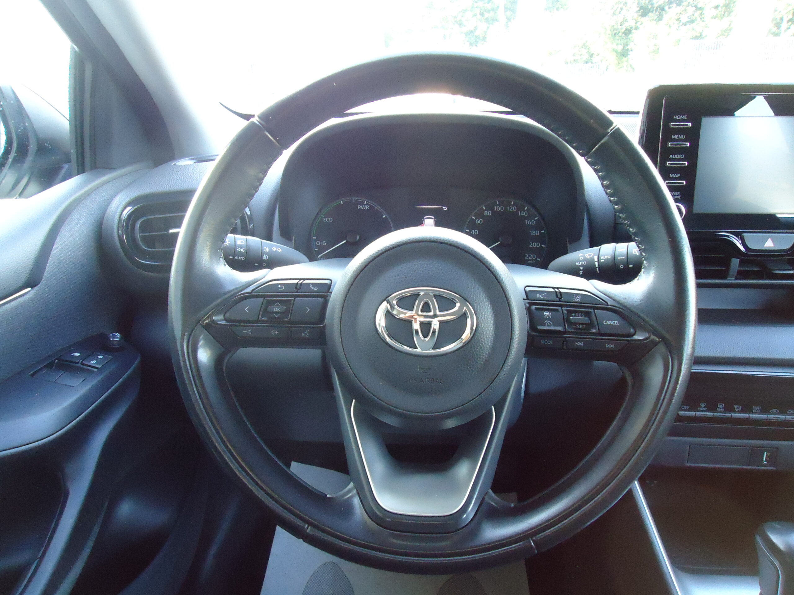 
								YARIS SILVER full									
